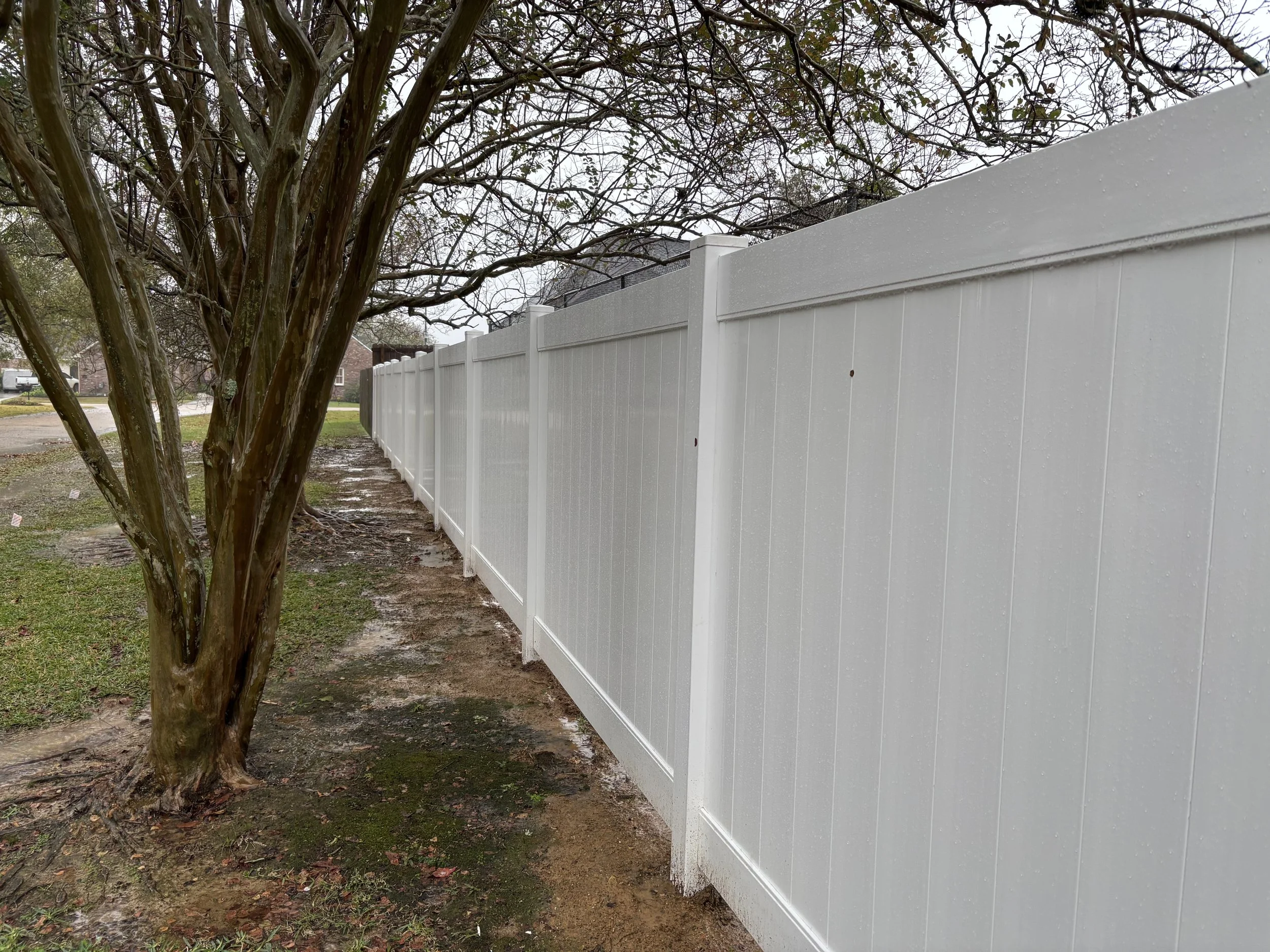 White vinyl fence installation Baton Rouge Louisiana