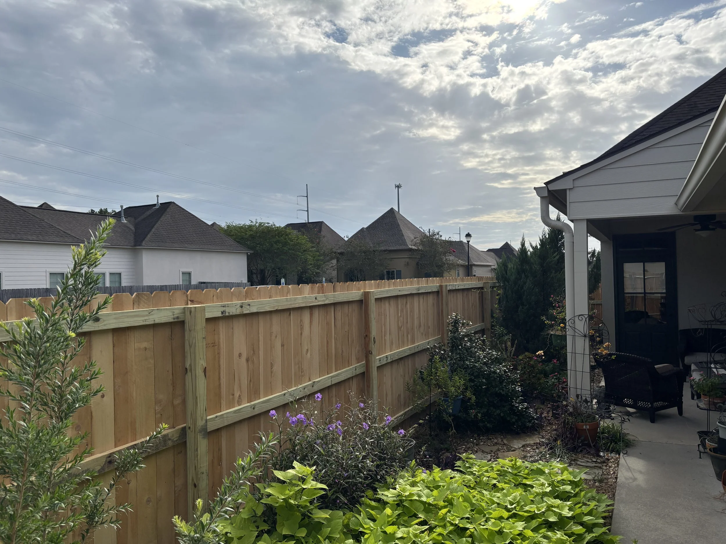 Cedar privacy fence installation in Baton Rouge LA
