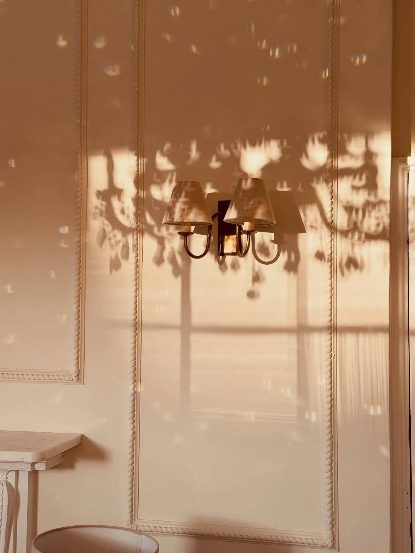 Nature creates the most stunning art! Golden hour in this apartment is mesmerising 😍 
#bathlife #goldenhourphotography #grade1listed