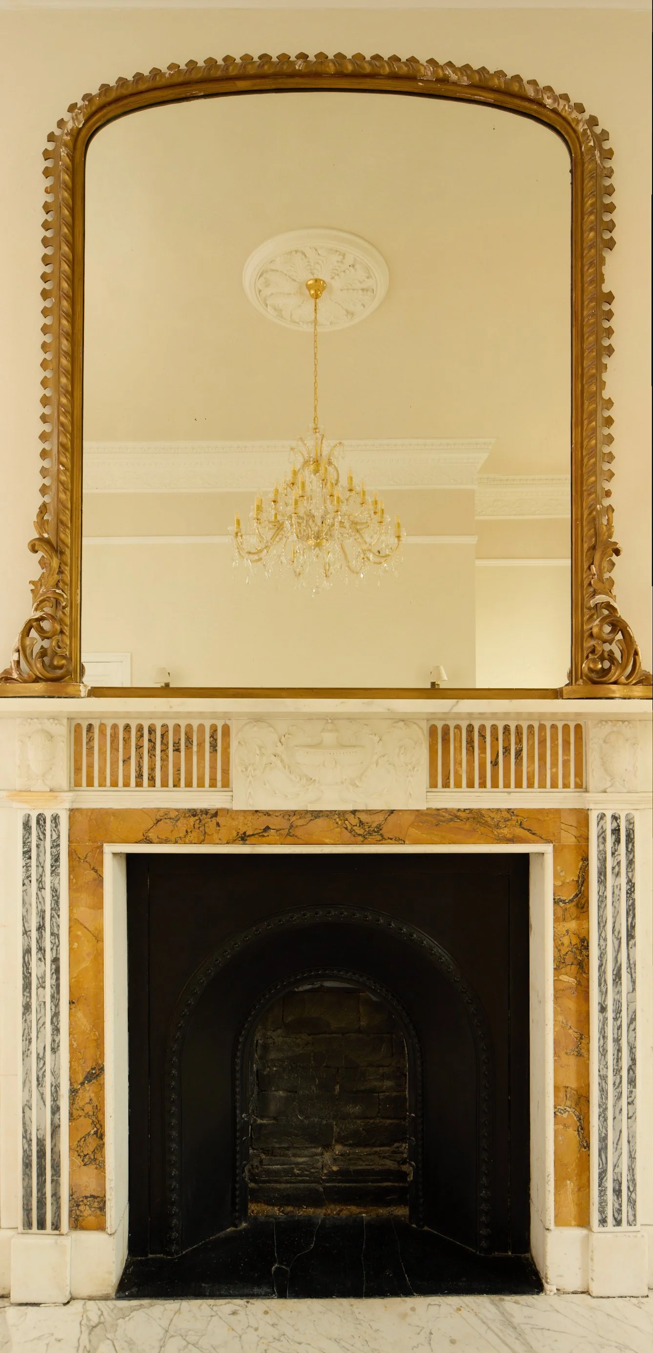 CHFLAT 090426_423 - fireplace.jpg