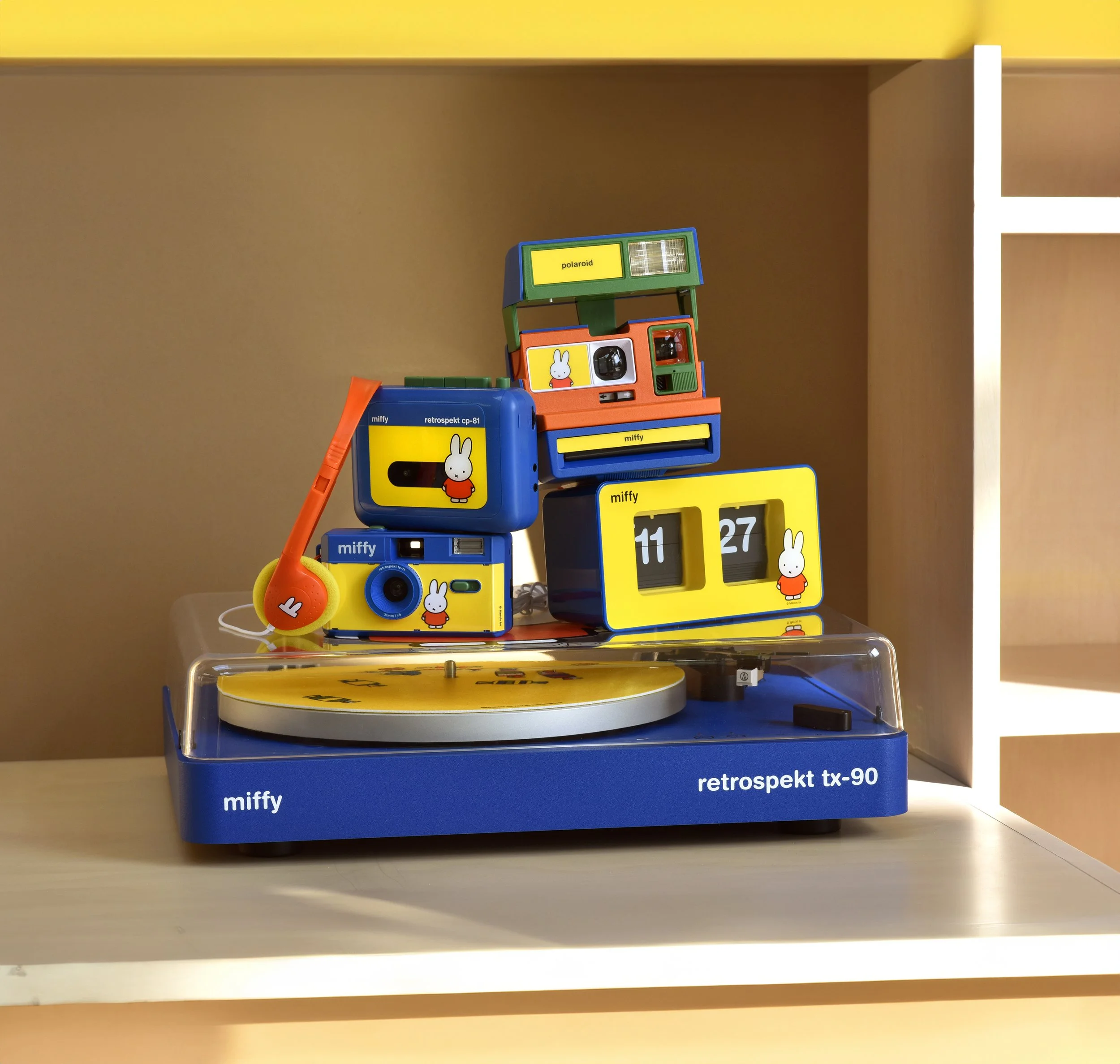 Miffy_Pile_onWood extended.jpg