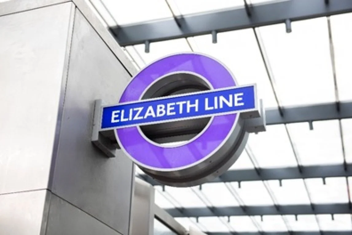 Elizabeth Line with purple circle and blue bar.
