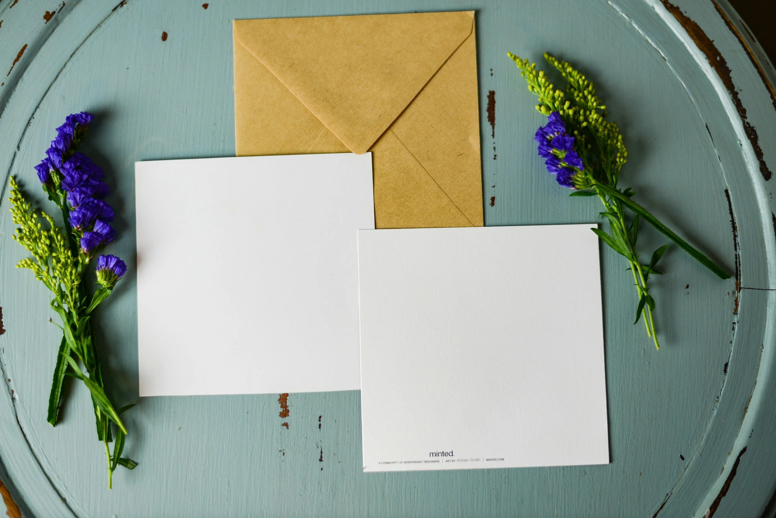 image of envelopes with stationery with a vintage feeling