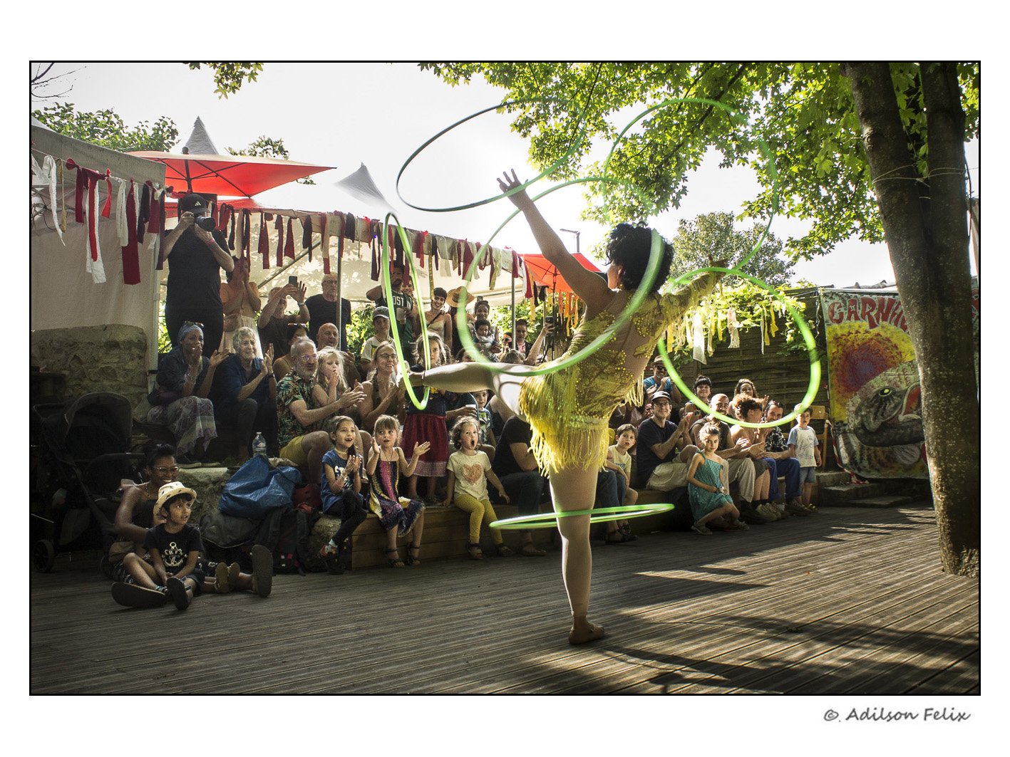 NUMERO CIRQUE CONTEMPORAIN - HULA HOOP ET RYTHMES COLOMBIENS