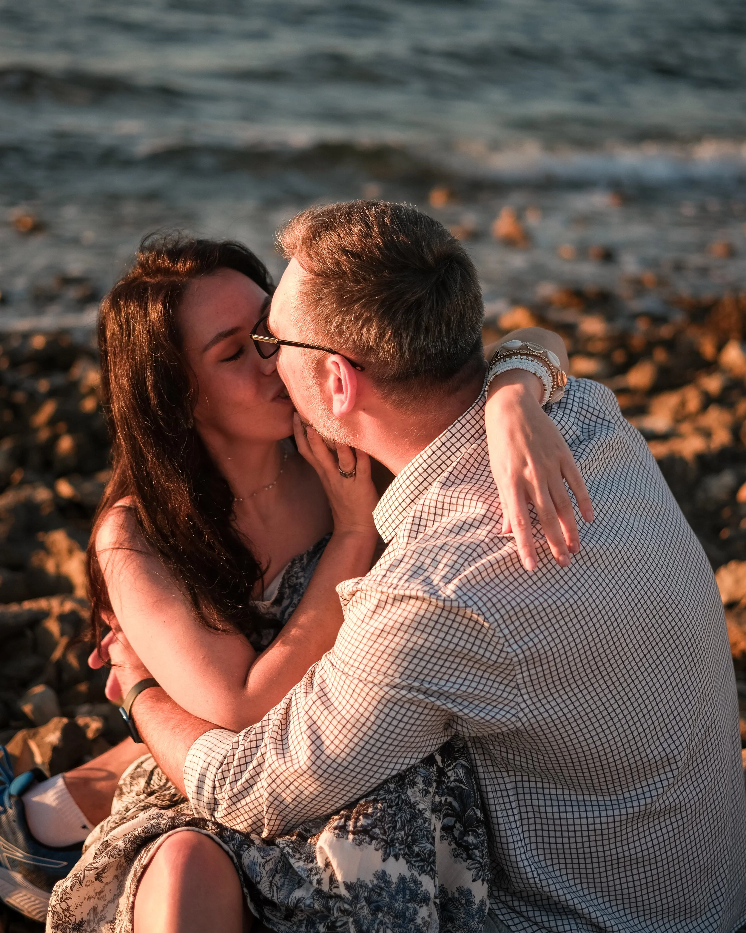 romantic couple by the sea during travel photoshoot in Zadar