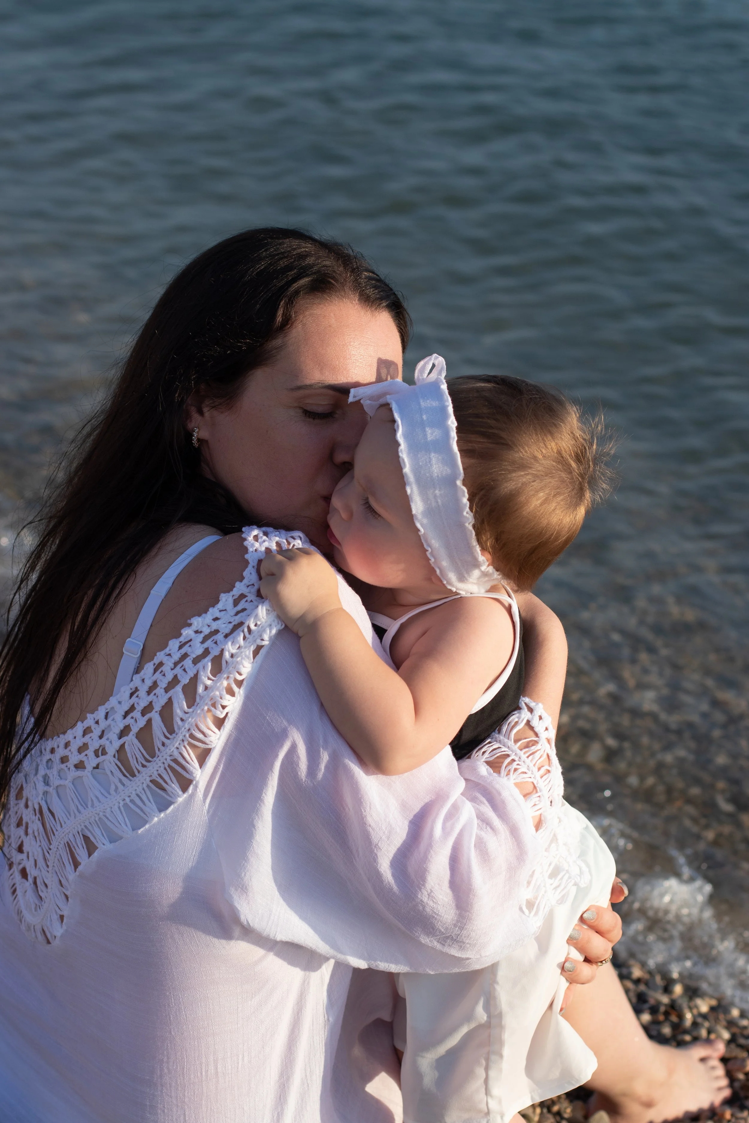 mother and child by the sea during a family photoshoot in Zadar
