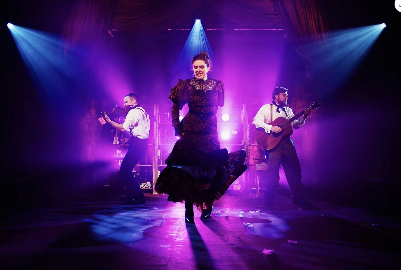 REVIEW: Bury The Hatchet (Southwark Playhouse Borough)