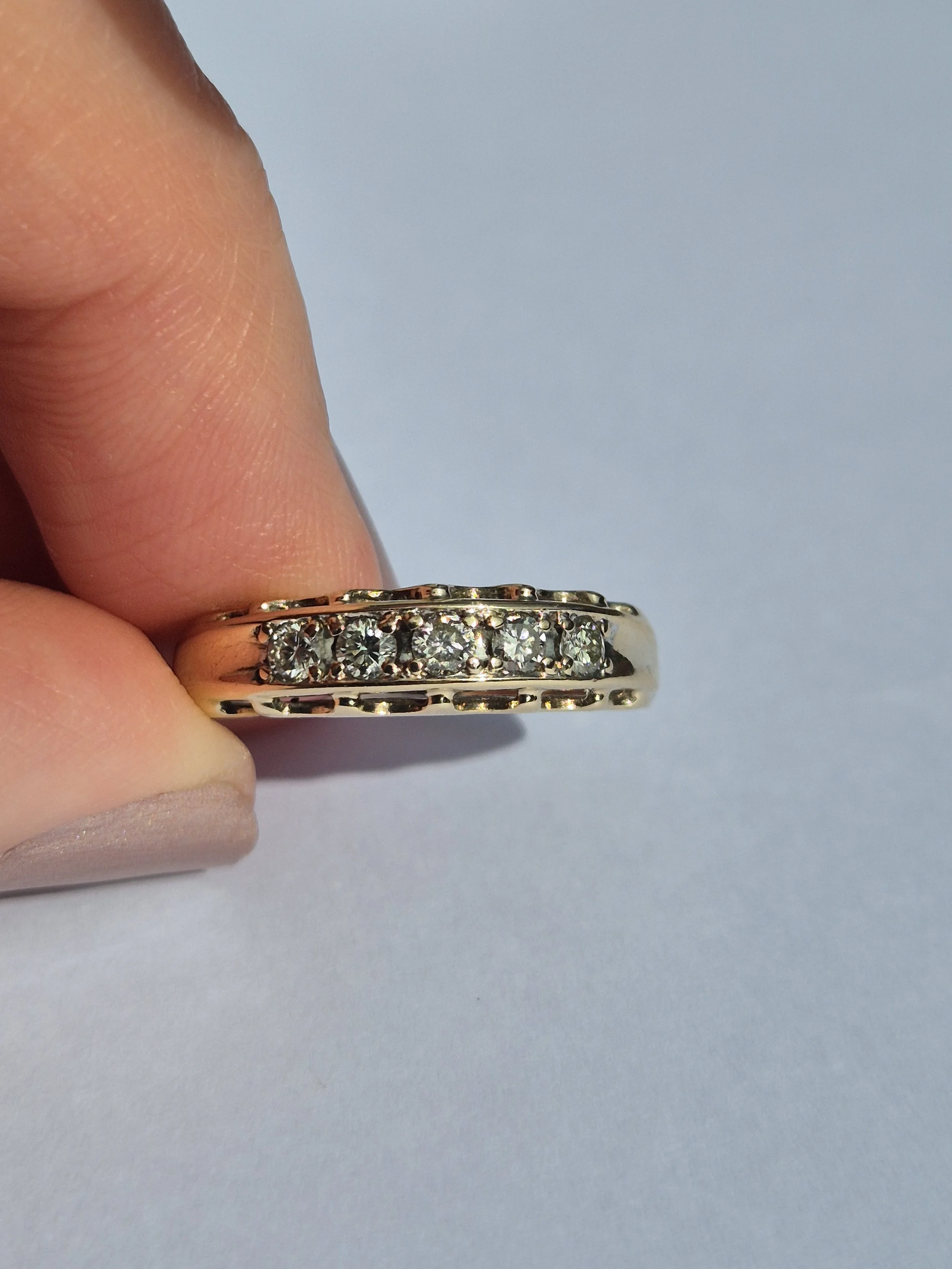 Diamond Ring in 9ct Gold Setting
