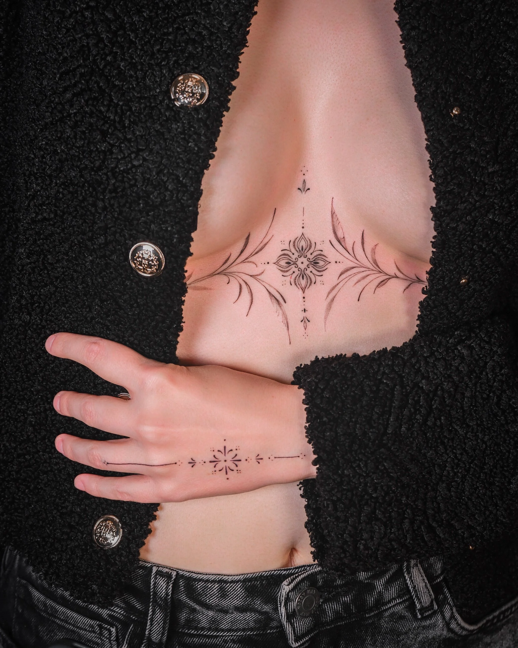 Underboob & Finger Jewellery