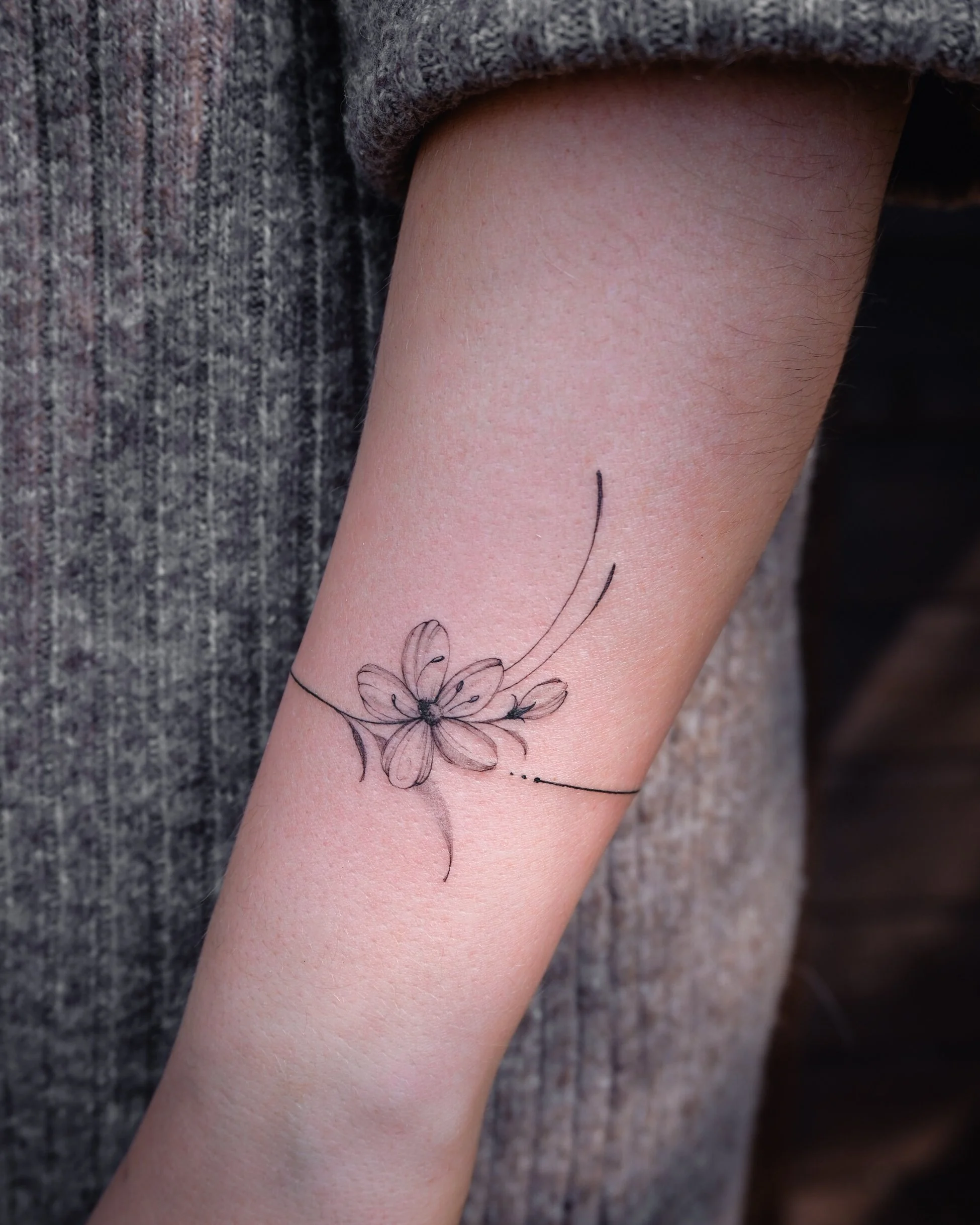 Tiny Flower Bracelet