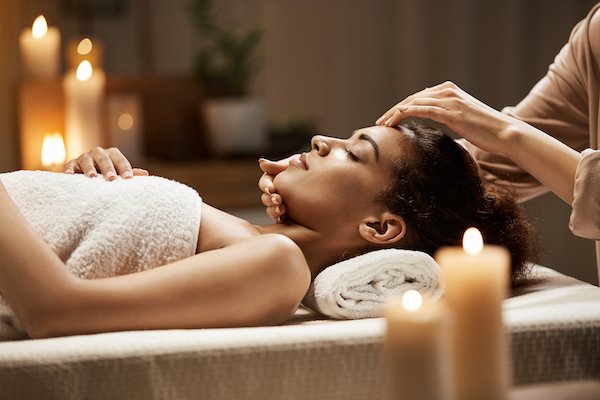 Relaxing back and neck massage treatment in Almere for stress relief and better mobility