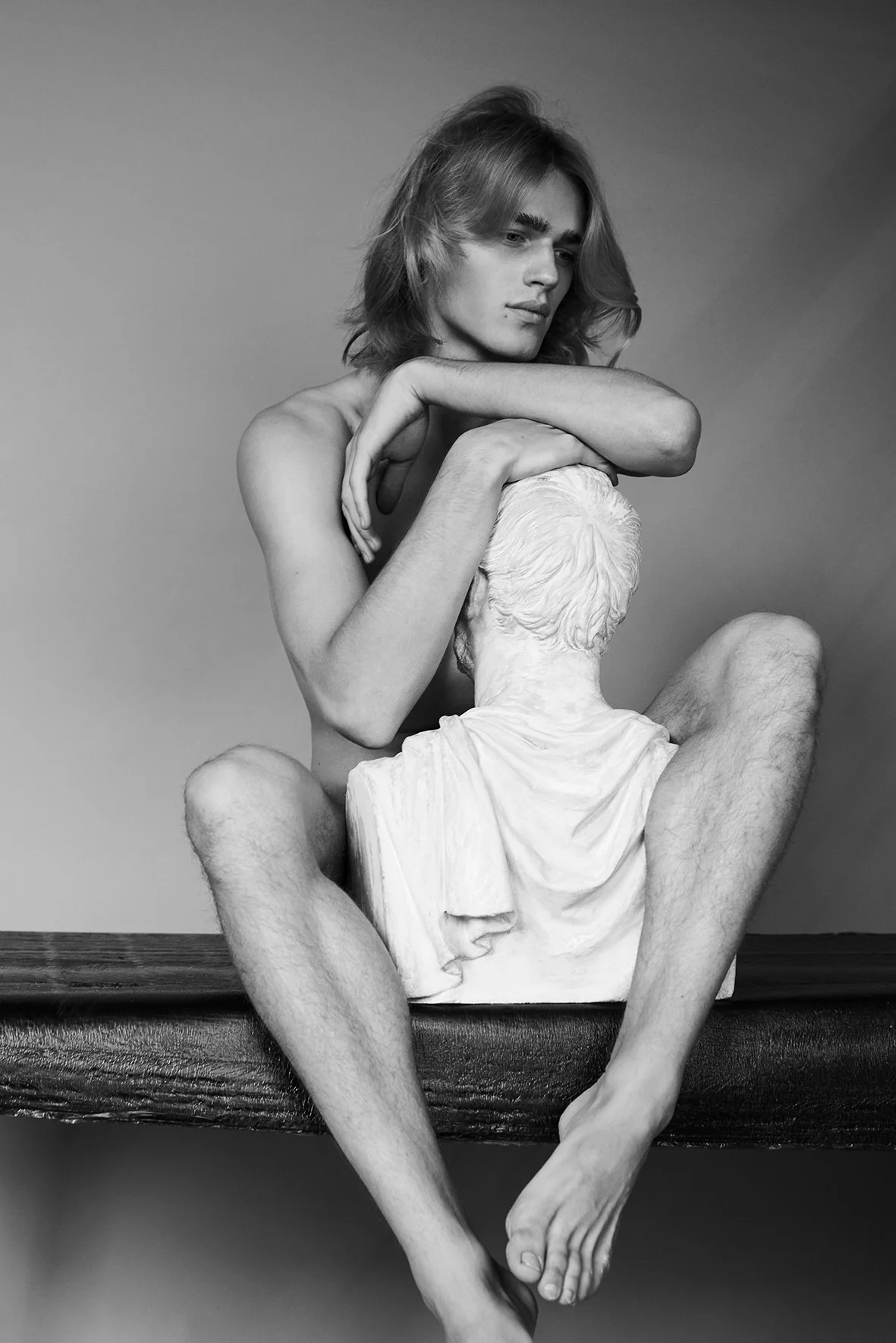 Boy with Statue
A contemporary portrait inspired by the timeless beauty of classical sculpture. Seated between flesh and stone, the subject becomes part of a dialogue that has existed for centuries: the search for beauty, desire and perfection.
