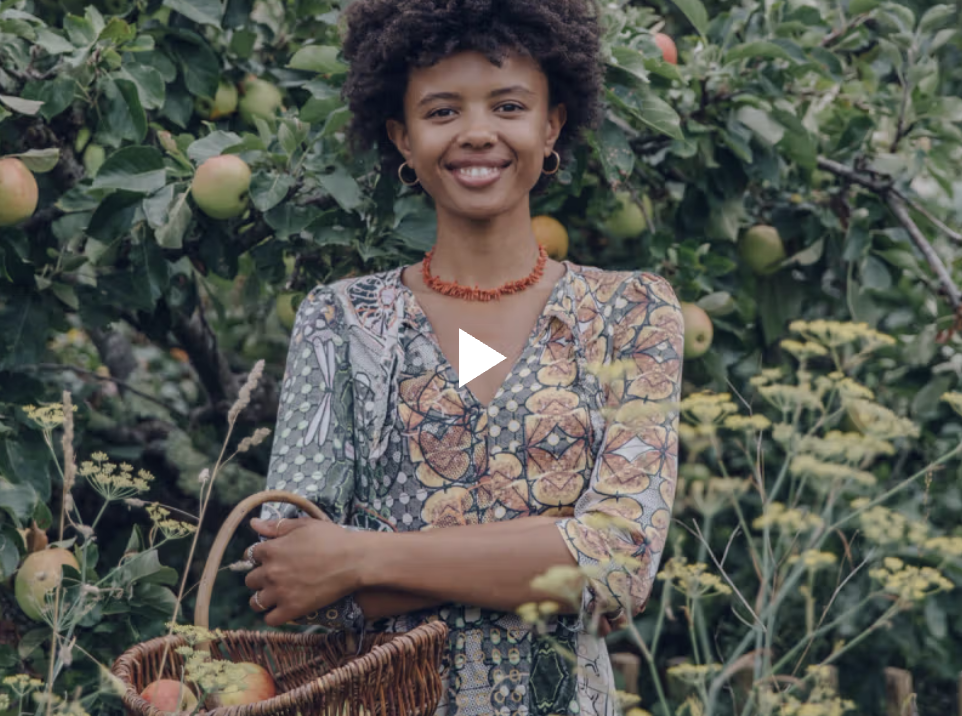 A Seasonal Guide to Wild Gardening
with Poppy Okotcha