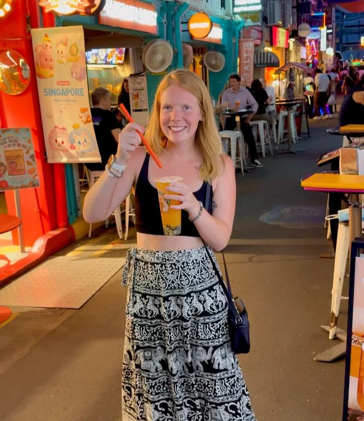 Girlies in Singapore ☺️ it&rsquo;s the iced tea addiction for me 🥤 

#travelgram #singapore #friendshipgoals #girlswhotravel #icedtea