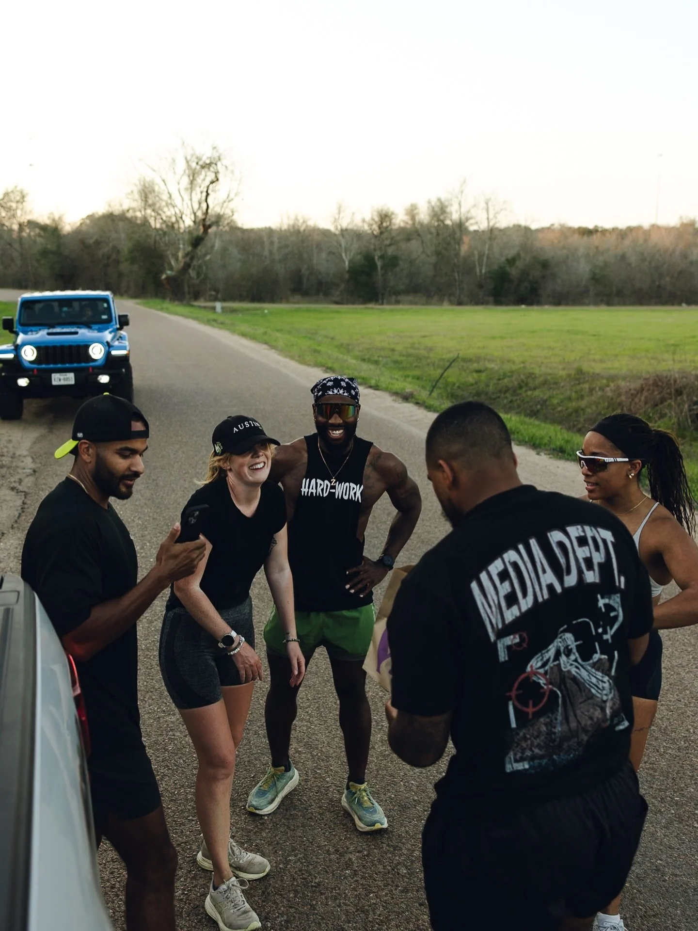 Life is kinda wild these days 😅 here&rsquo;s to amazing people who are a part of it 🧡

#marchmadness #friendshipgoals #lifeisgood #travelgram #runninglife