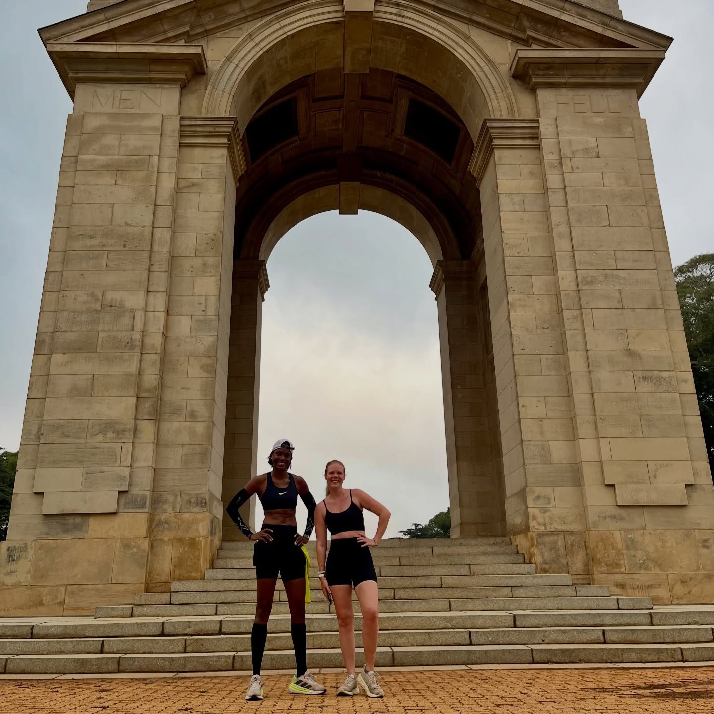 Running in South Africa with strangers 😅 Found an all women&rsquo;s run club @thepackrunning on IG, they added me to the group chat, I asked if anyone could go for a run with me during my layover, and here we are! Running community is so amazing! 😍