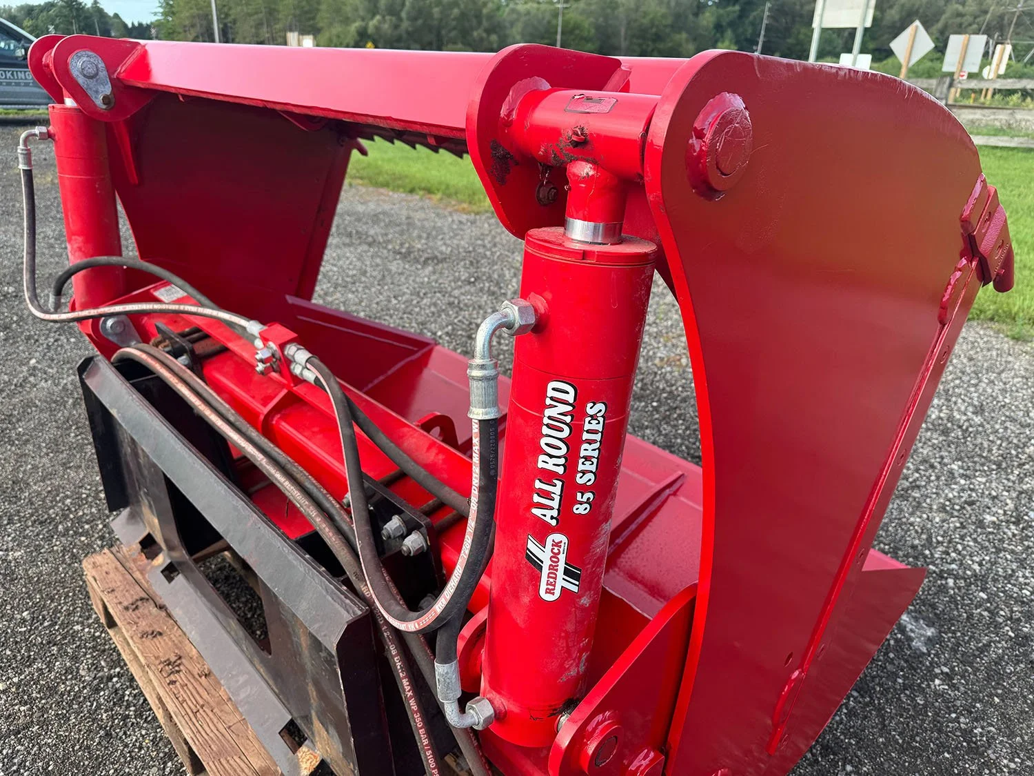 Front right profile view of a red 2023 Redrock 180/85 All Round shear grab bucket in Putnam, ON.