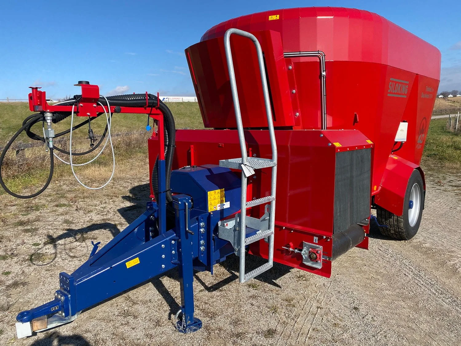 2026 Siloking TrailedLine 4.0 Duo Avant 2014 TMR mixer front view showing the hitch, ladder, and front cross conveyor with side shift.