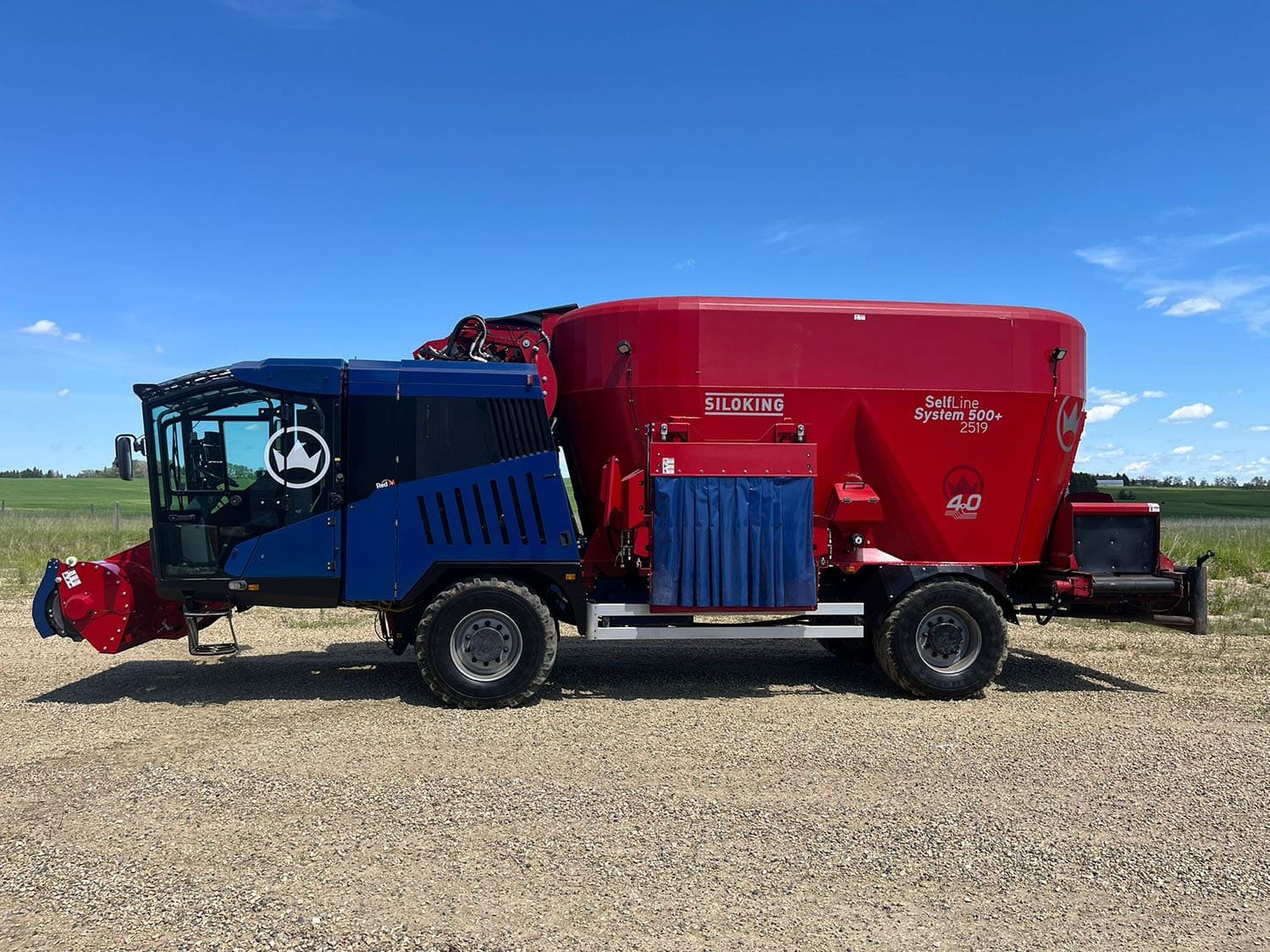 Full left side profile view of a 2020 Siloking SelfLine 4.0 System 500+ 2519-25 self-propelled vertical TMR feed mixer showing the cab entry door.