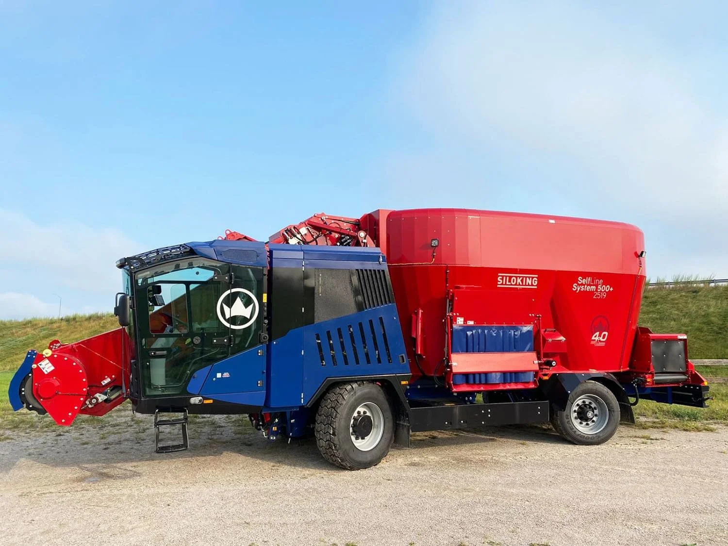 Left three-quarter perspective view of a new Siloking SelfLine 4.0 System 500+ 2519-27 self-propelled vertical mixer showing the front silage milling cutter head and discharge conveyor assembly.