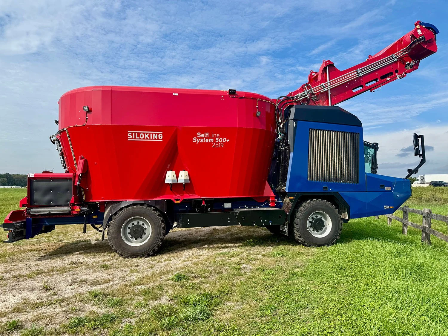 Side profile of a new 27 cubic meter SILOKING SelfLine 4.0 System 500+ showing the mixing tub, cab, and left-hand discharge door