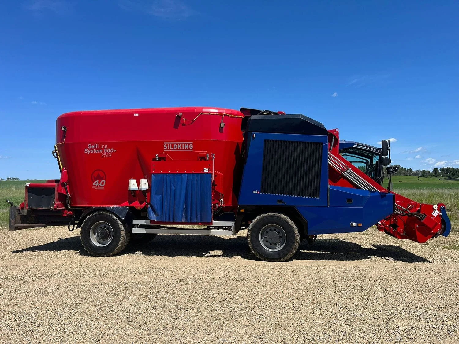 Full right side profile view of a 2020 Siloking SelfLine 4.0 System 500+ 2519-25 self-propelled vertical feed mixer parked on a gravel yard.
