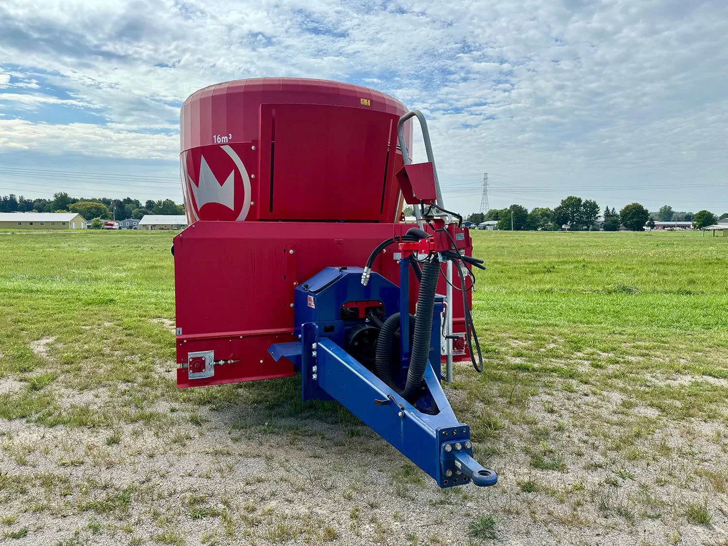 Direct front view of a SILOKING TrailedLine 4.0 Duo Avant 2014 TMR mixer showing drawbar hitch, PTO drive, operator ladder, and scale head mount.