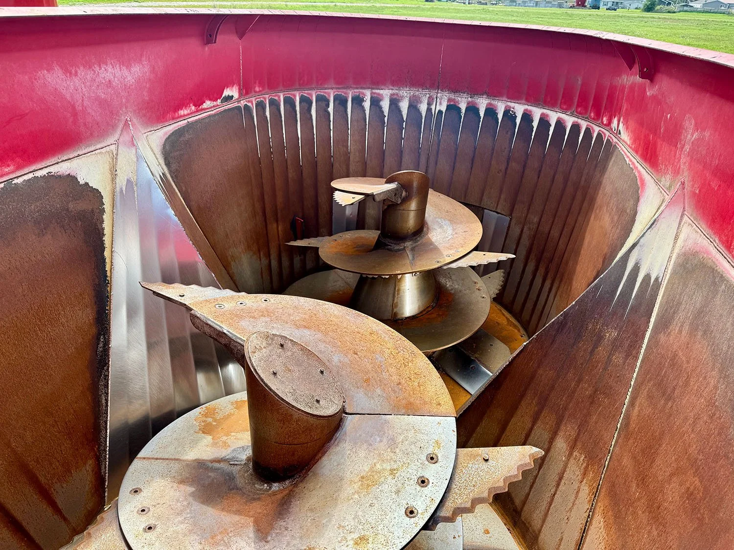 Overhead interior view showing twin vertical mixing augers with heavy-duty processing knives and SILONOX tub walls inside a SILOKING Duo Avant 2014 mixer.