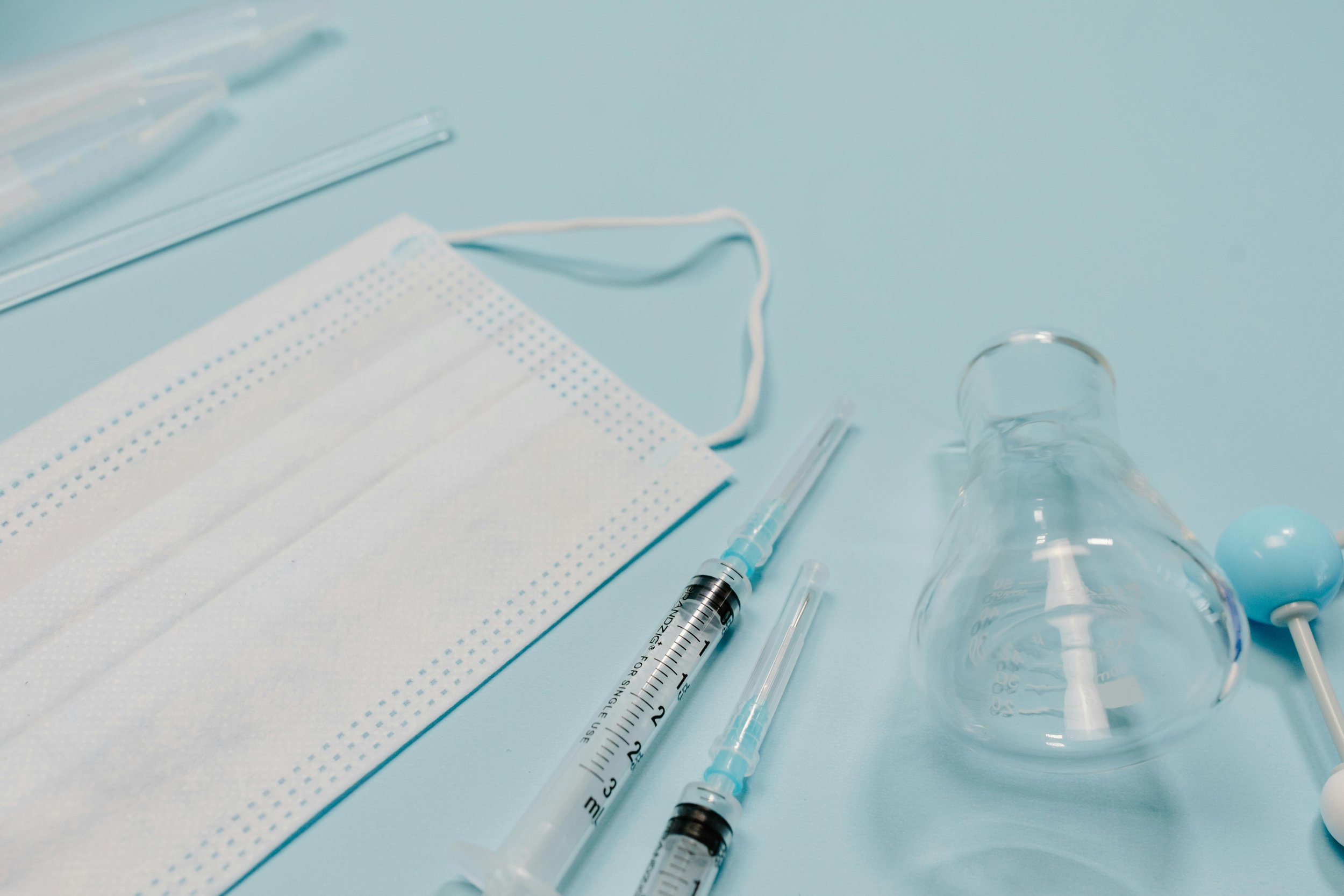 Aseptic fill-finish readiness for isolators, filling lines, and APS/media fills.