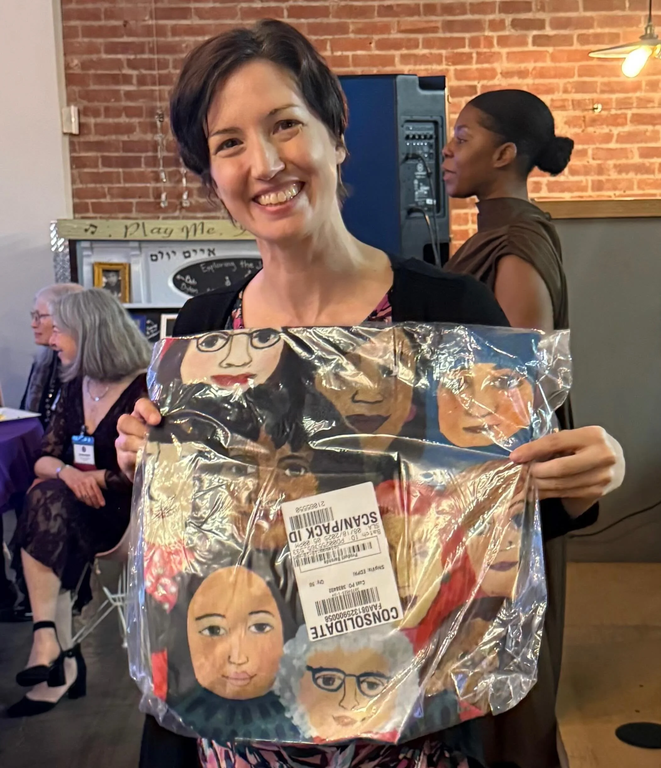 How cute are these tote bags! Supporters took them home following last week&rsquo;s Friendraiser.

The artwork was created by local Brookline artist @evelynberde who designed the painting to represent the &ldquo;amazing strength, soul, and beauty of 