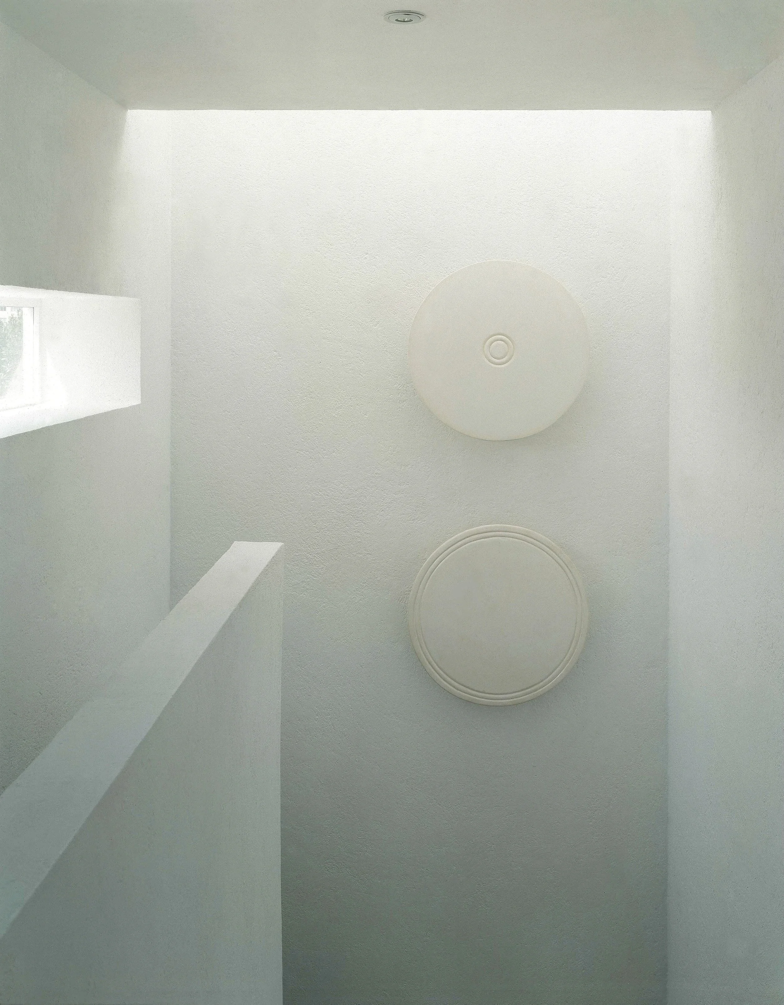 Eucaliptos 77 by Miguel Angel Aragonés: A dialogue with the cliffside topography, featuring a curved hallway and drawn-with-light walls.