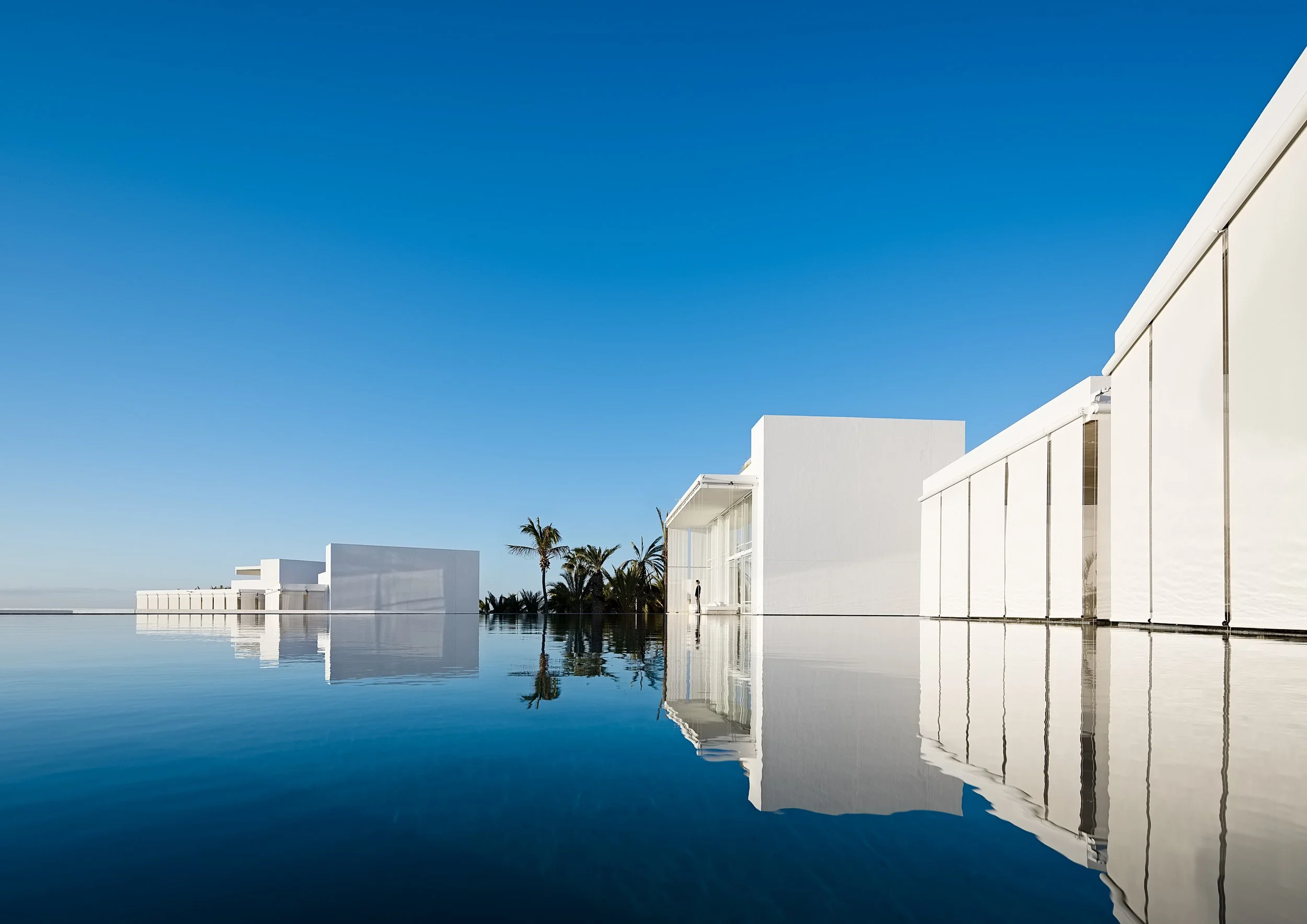 Mar Adentro Residences by Taller Aragonés: The original architectural vision in Baja California Sur. A synthesis of private intimacy and vast ocean views through structural purity and silence.