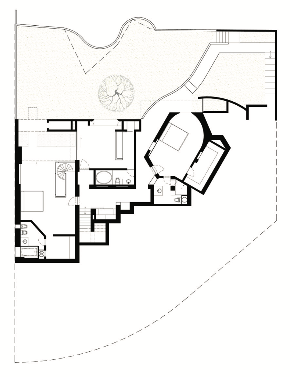 Plano de casa con áreas internas y un espacio exterior con un árbol en el centro. Architectural layout: Taller Aragones