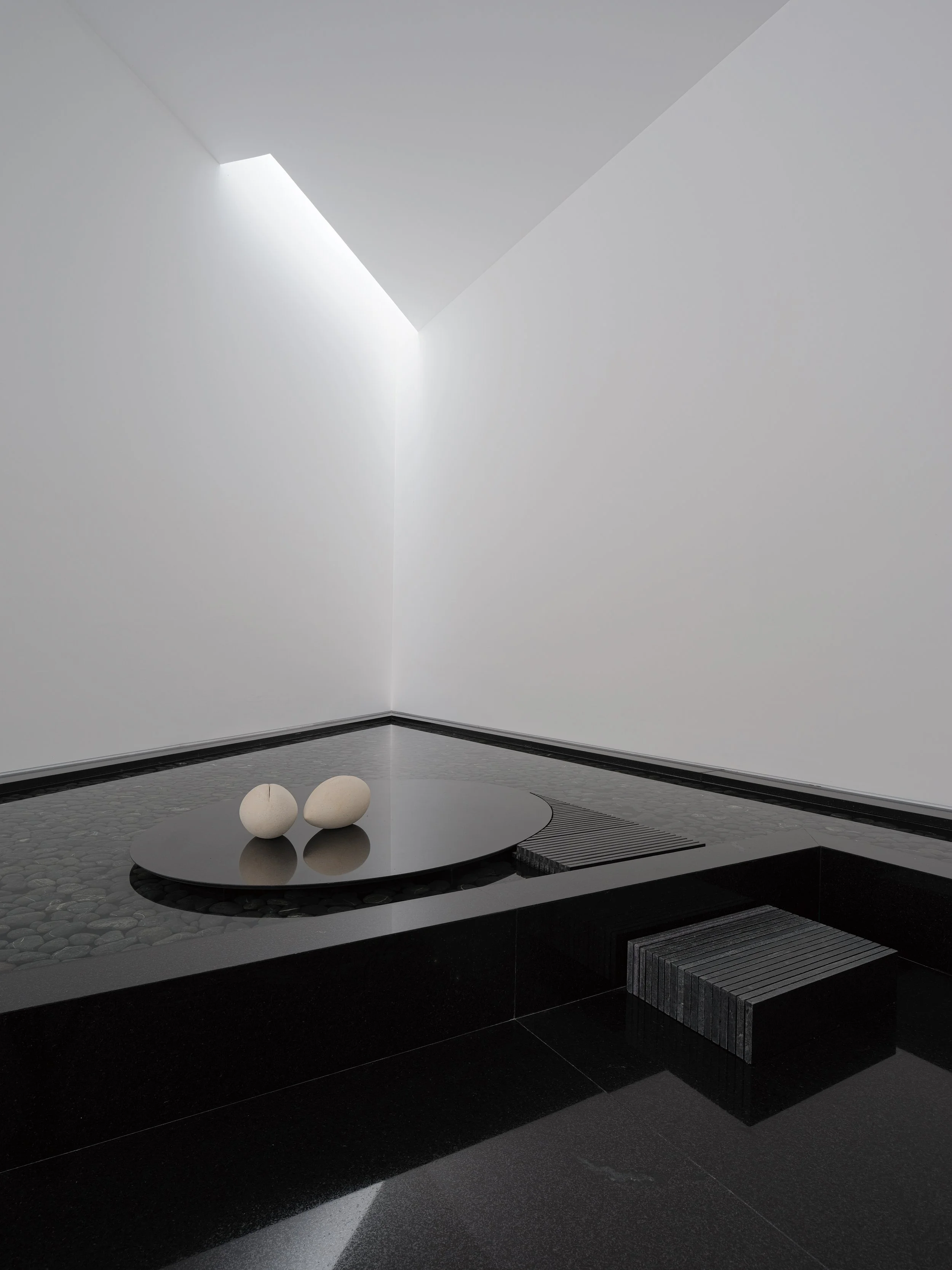 Rombo I by Miguel Angel Aragonés: The origin of the Rombo series, focusing on pure abstraction, white monolithic planes, and the essential presence of light.