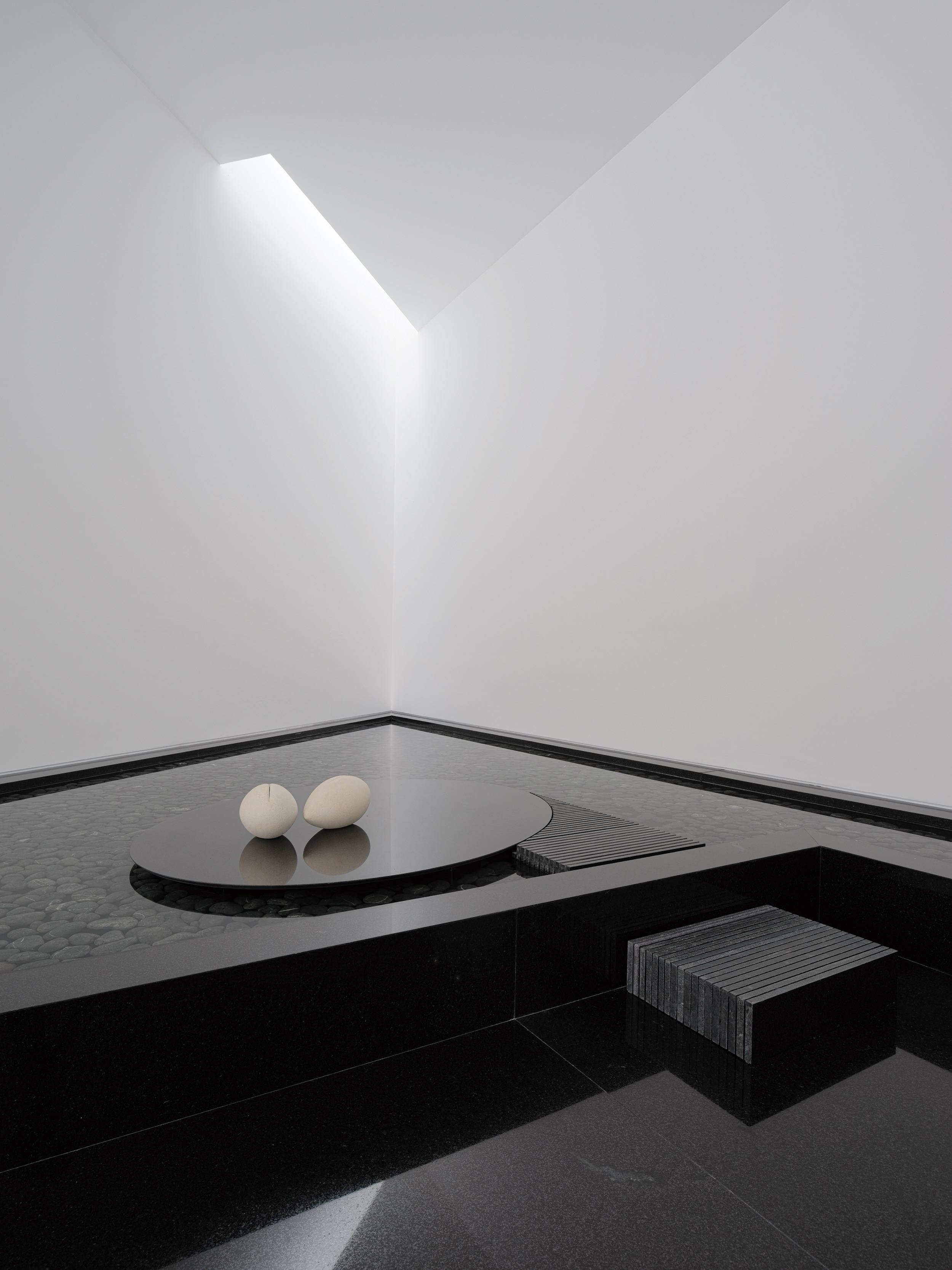 Rombo I by Miguel Angel Aragonés: The origin of the Rombo series, focusing on pure abstraction, white monolithic planes, and the essential presence of light.