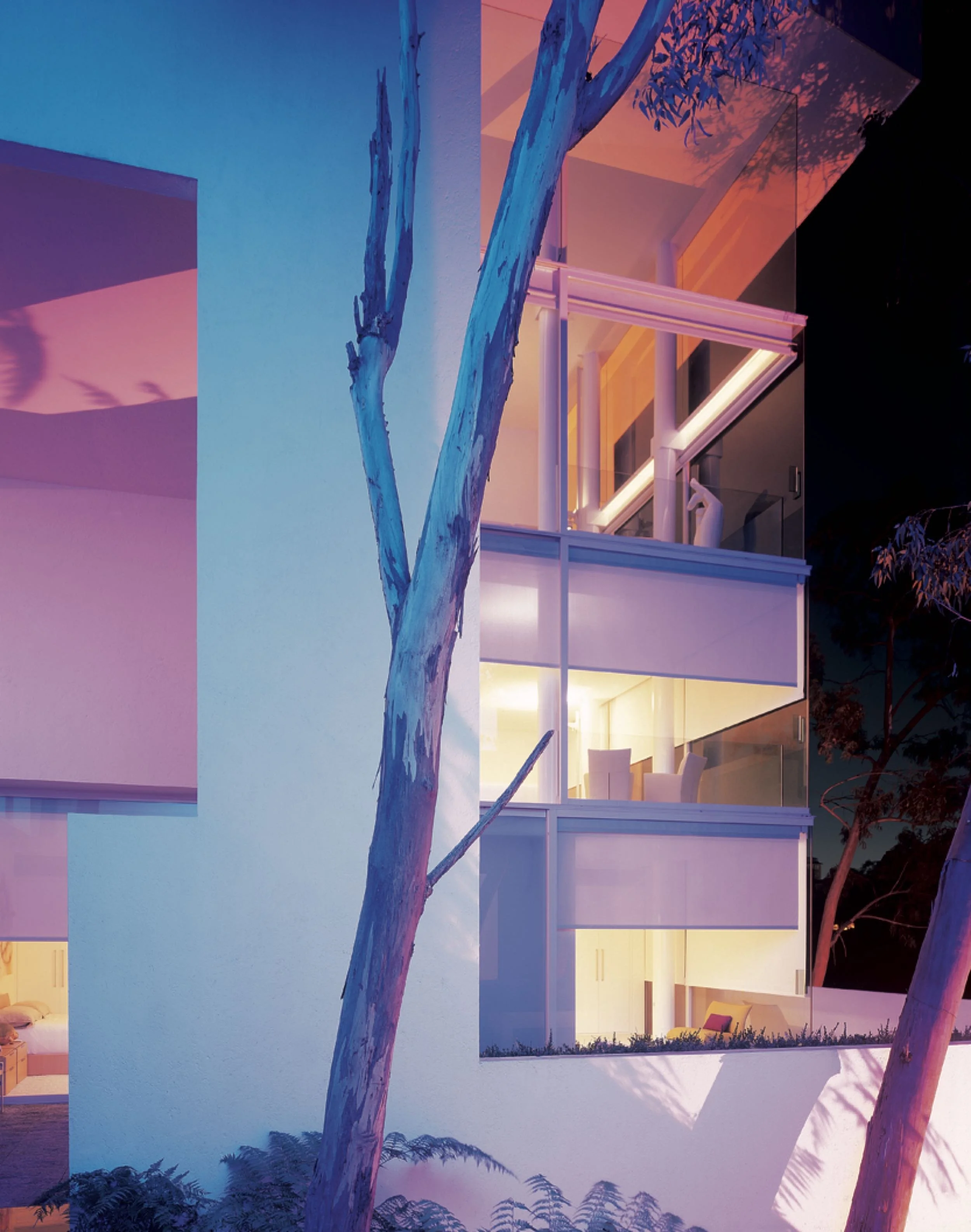 Cubos by Miguel Angel Aragonés: Fragmented geometric volumes and structural rhythm in a landmark residential project.