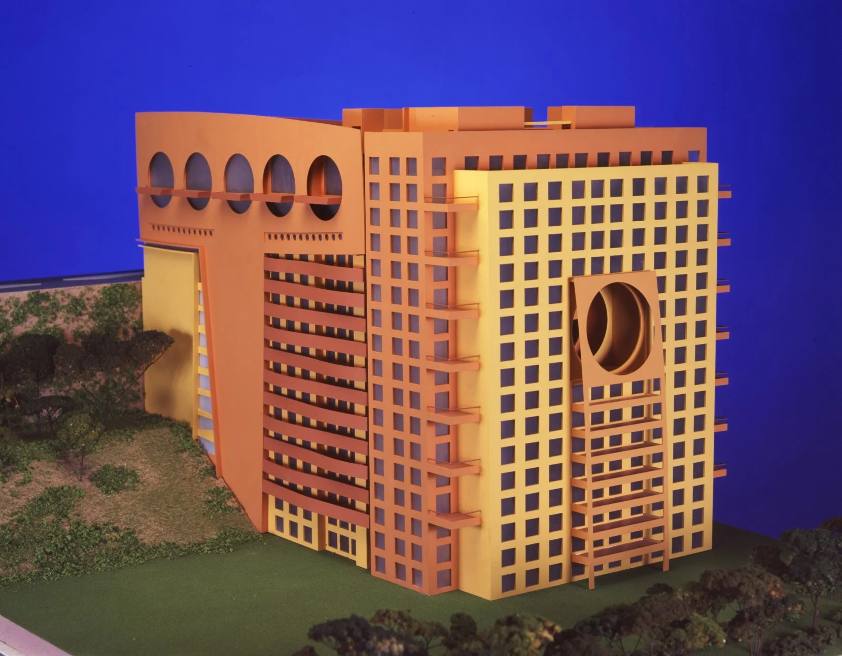 fachada trasera y lateral.jpg