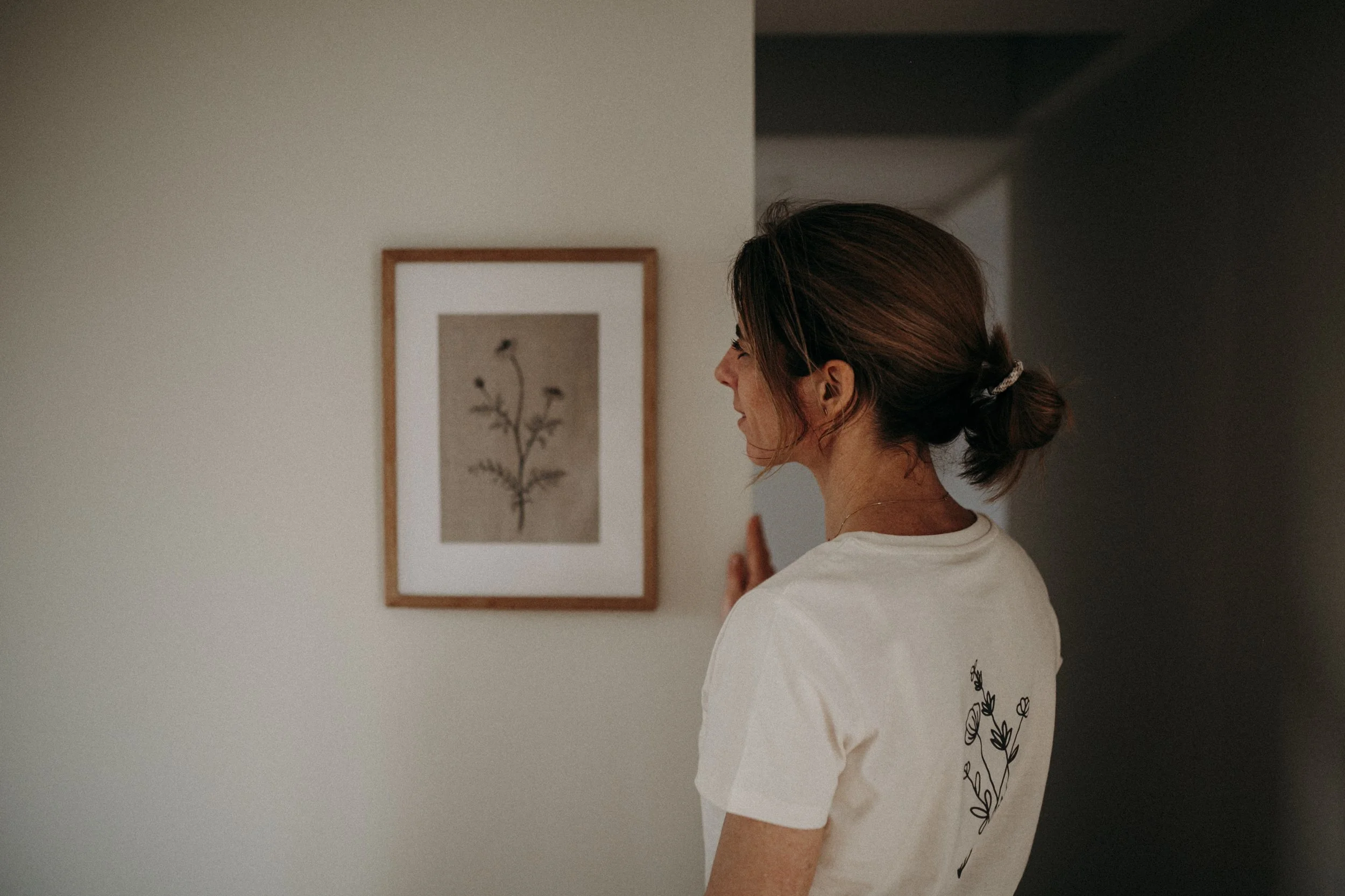Pauline dans son cabinet de massages bien-être Botanic Flow à Ohey dans le Condroz