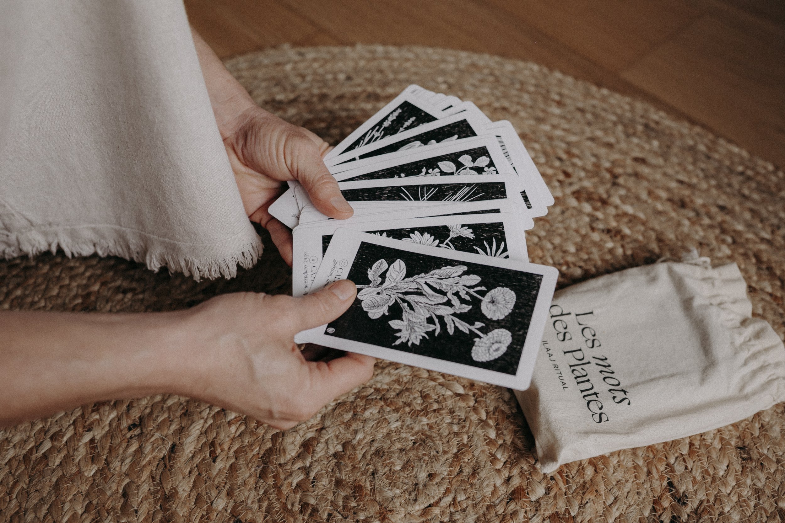 Cartes botaniques utilisées lors des soins bien-être Botanic Flow à Ohey