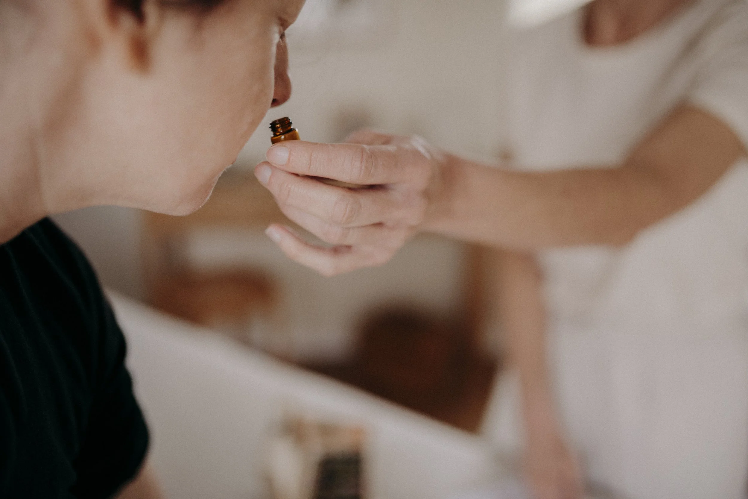 Choix d’une huile essentielle pour un soin d’aromathérapie chez Botanic Flow à Ohey