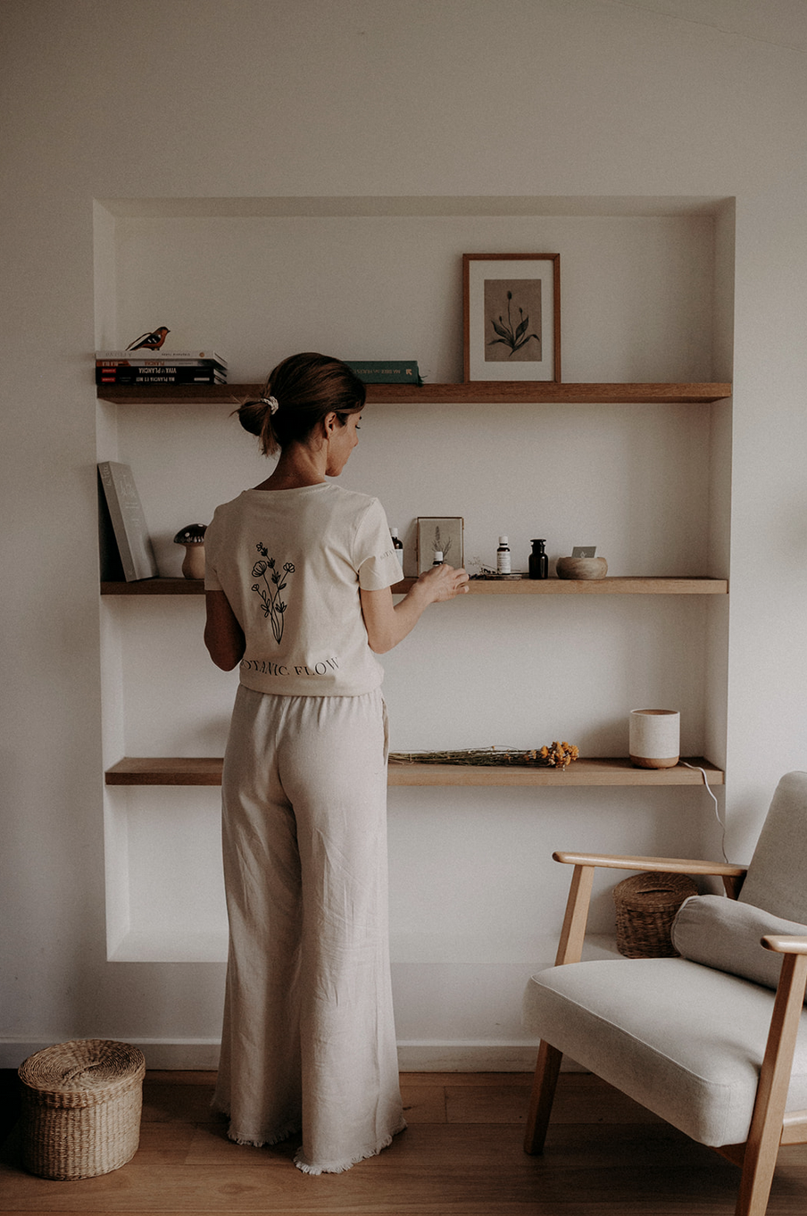 Pauline dans son espace de soins Botanic Flow à Ohey près de Namur, Ciney, Huy et Andenne