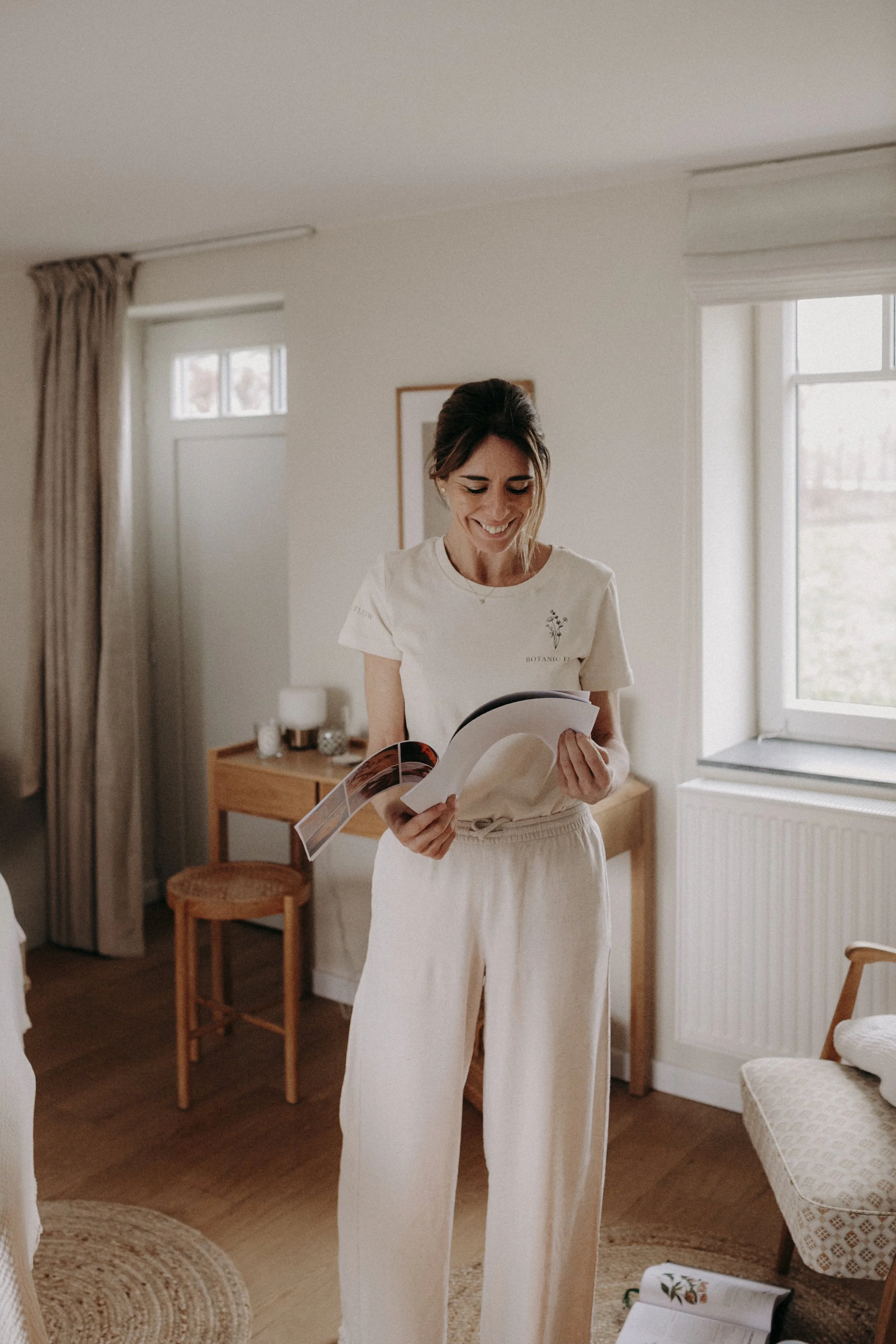 Pauline de Botanic Flow dans son espace de soins bien-être à Ohey dans le Condroz