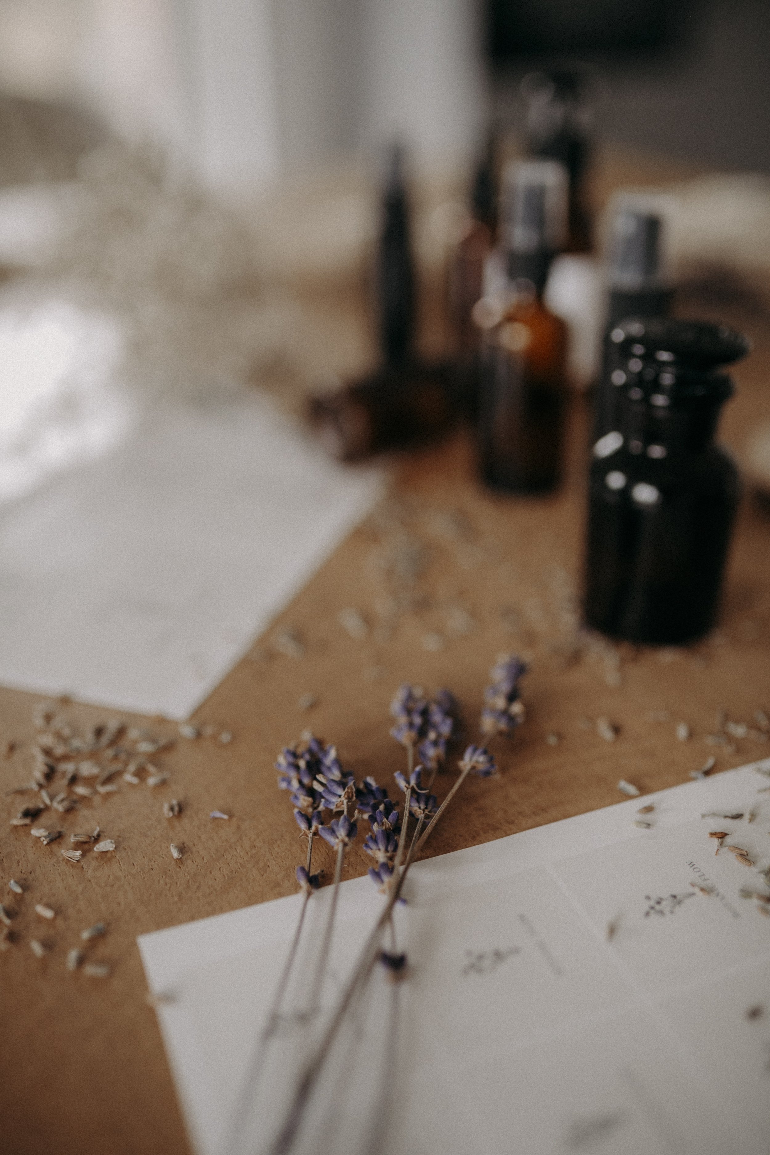 Huiles essentielles et plantes utilisées pour les soins bien-être Botanic Flow à Ohey dans le Condroz