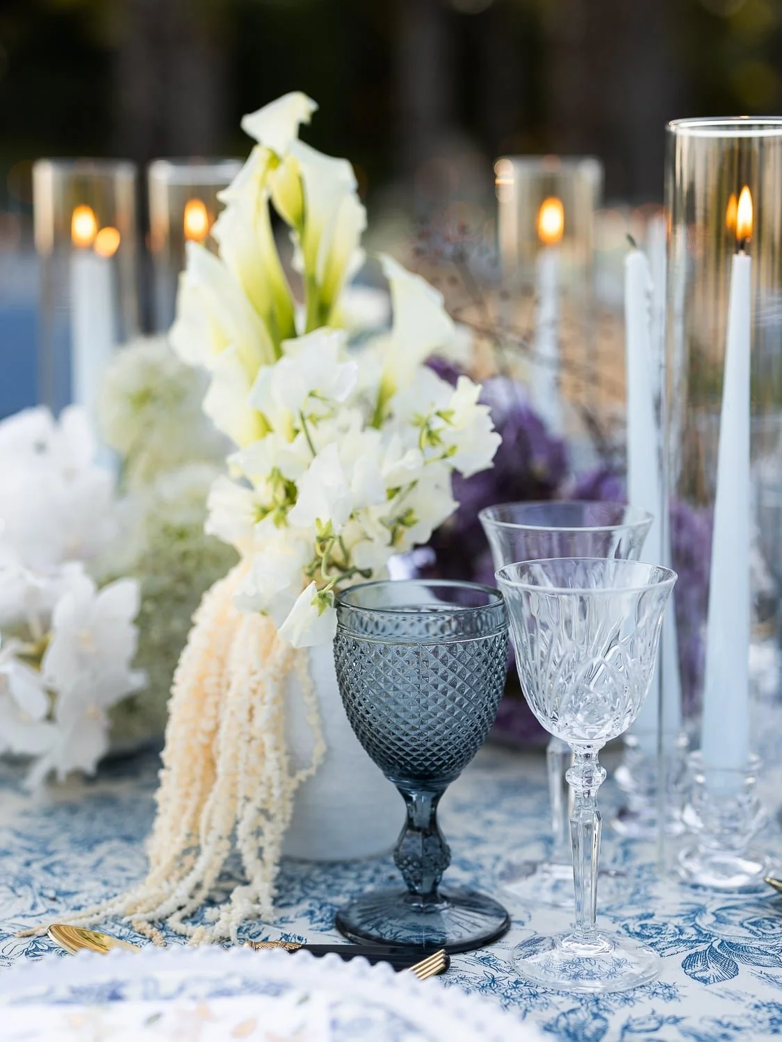 Luxe floral arrangements for an outdoor wedding at Domaine des Andéols.