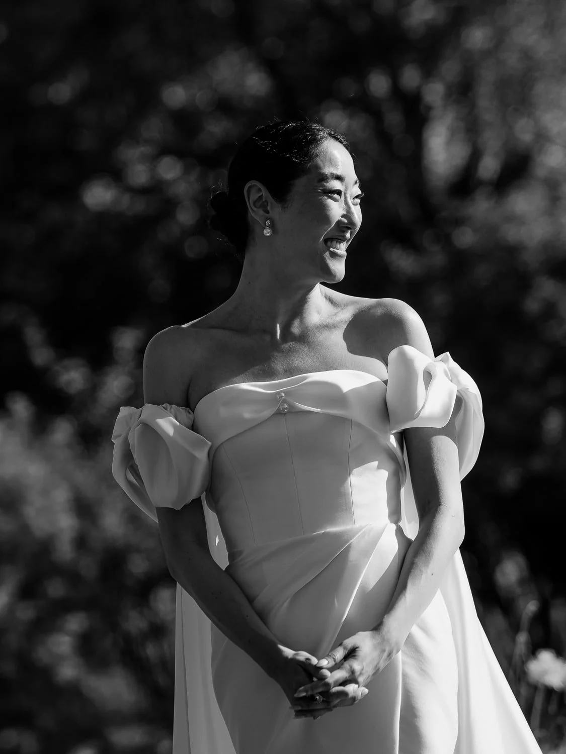 Intimate couple portraits under the soft golden light of the Luberon.