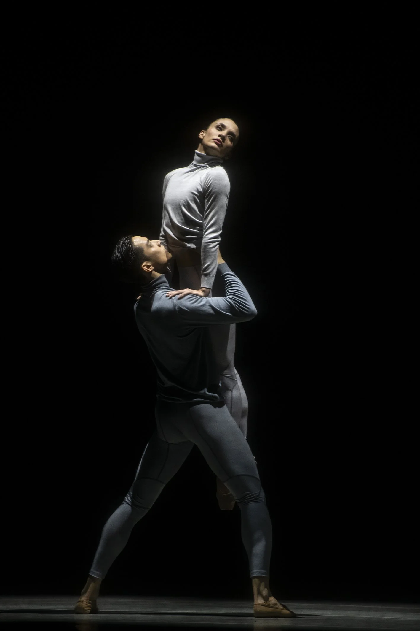 Demis Volpi - one and others – Ballet am Rhein – Photo: Bettina Stöß