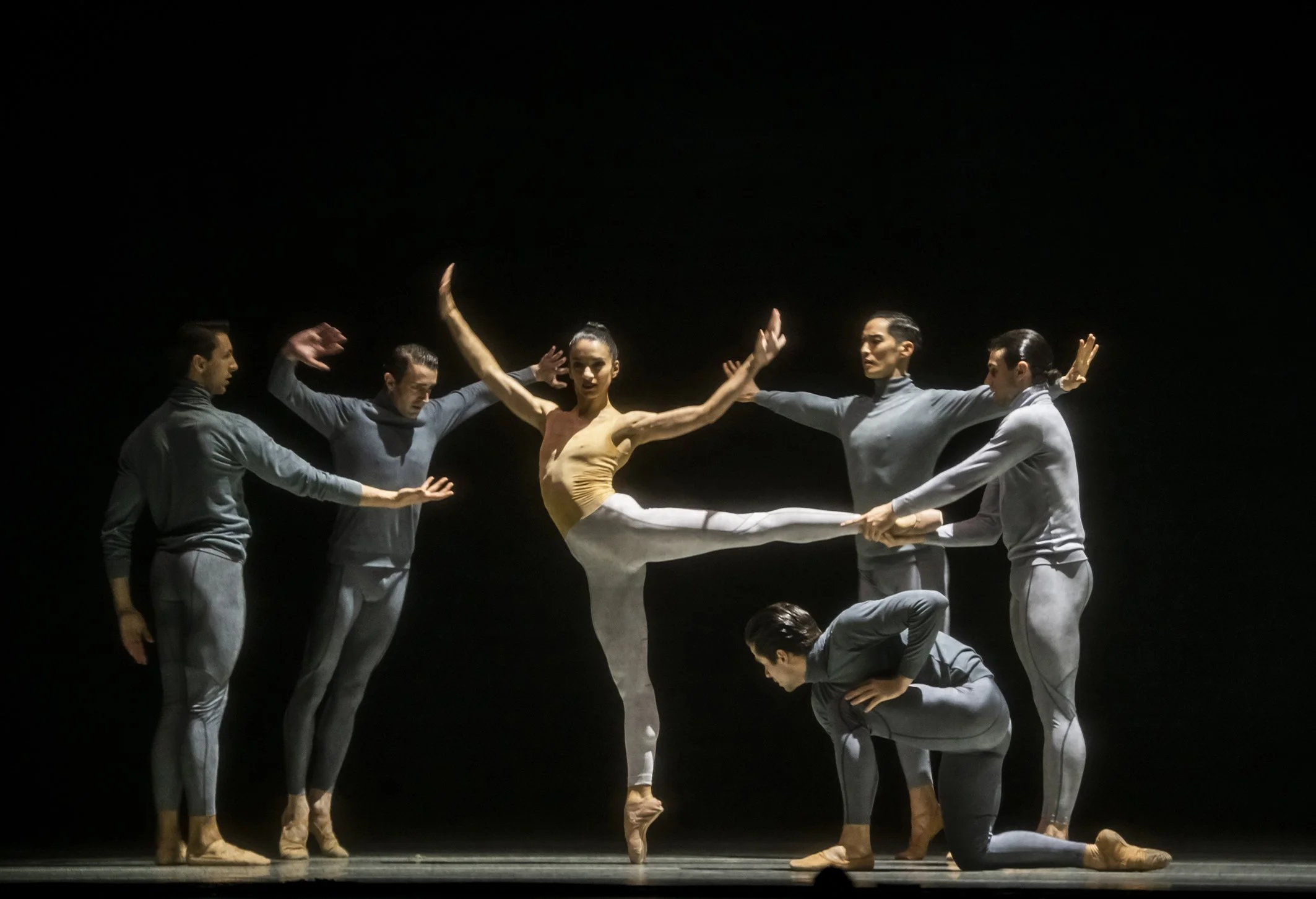 Demis Volpi - one and others – Ballet am Rhein – Photo: Bettina Stöß