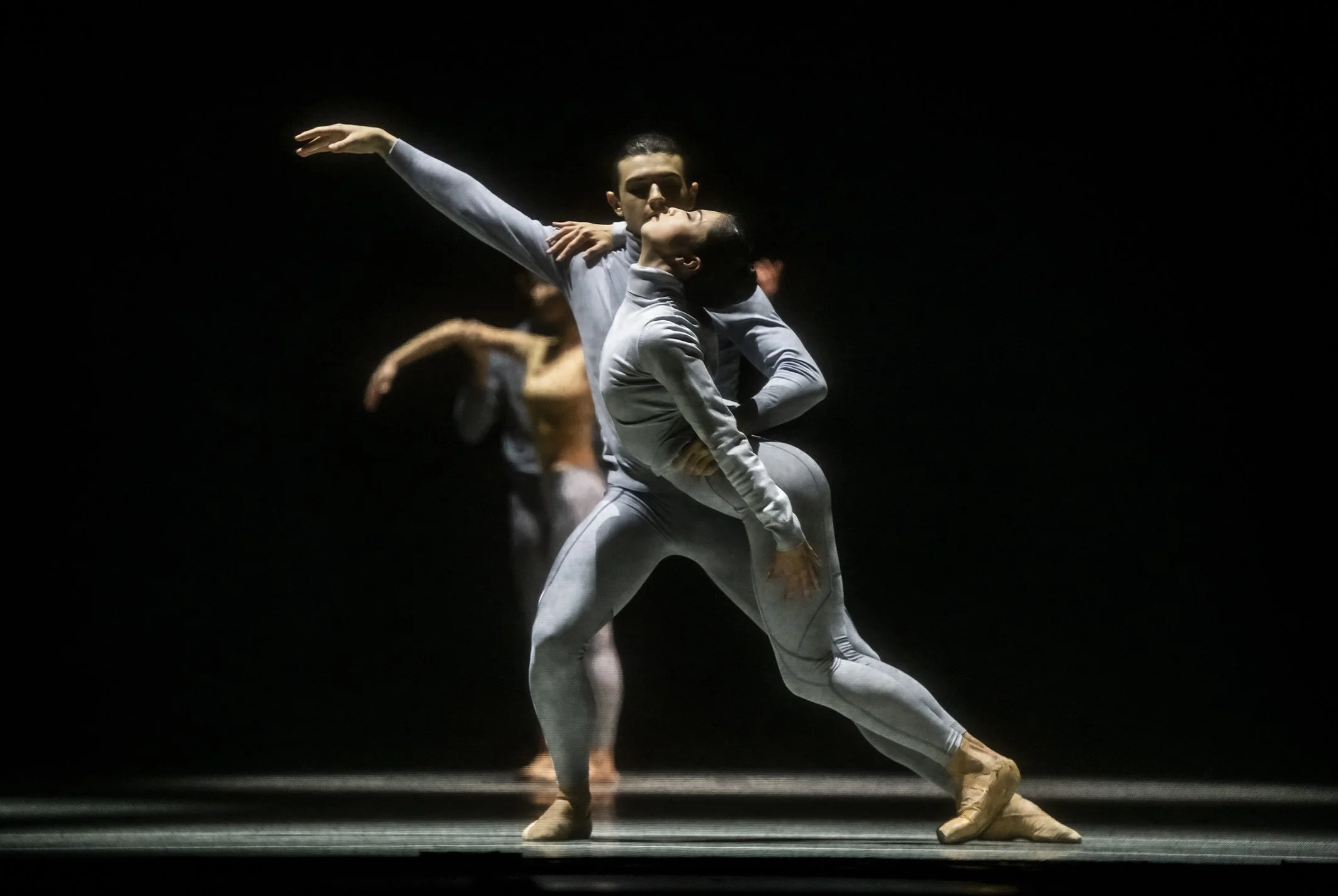 Demis Volpi - one and others – Ballet am Rhein – Photo: Bettina Stöß