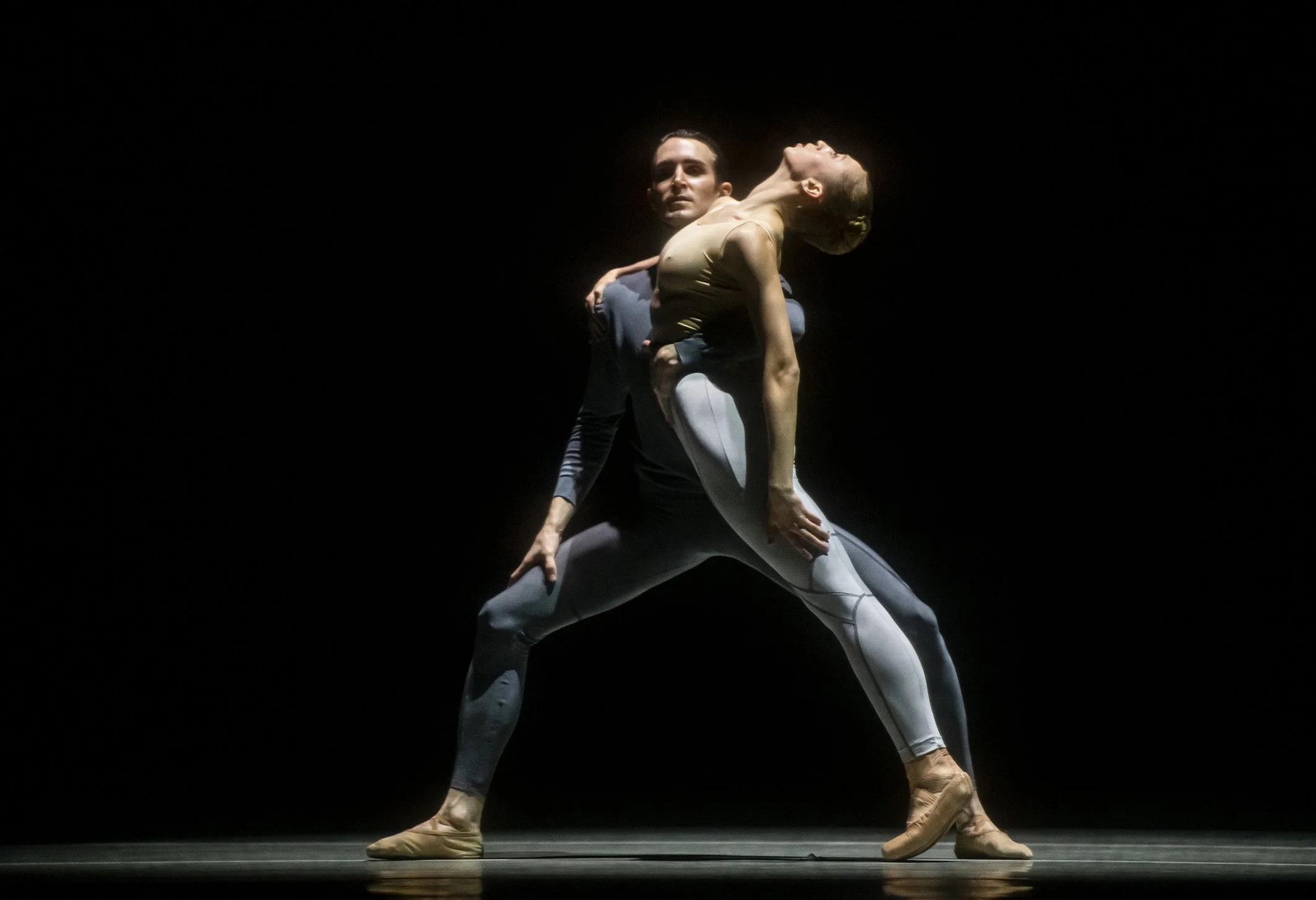 Demis Volpi - one and others – Ballet am Rhein – Photo: Bettina Stöß