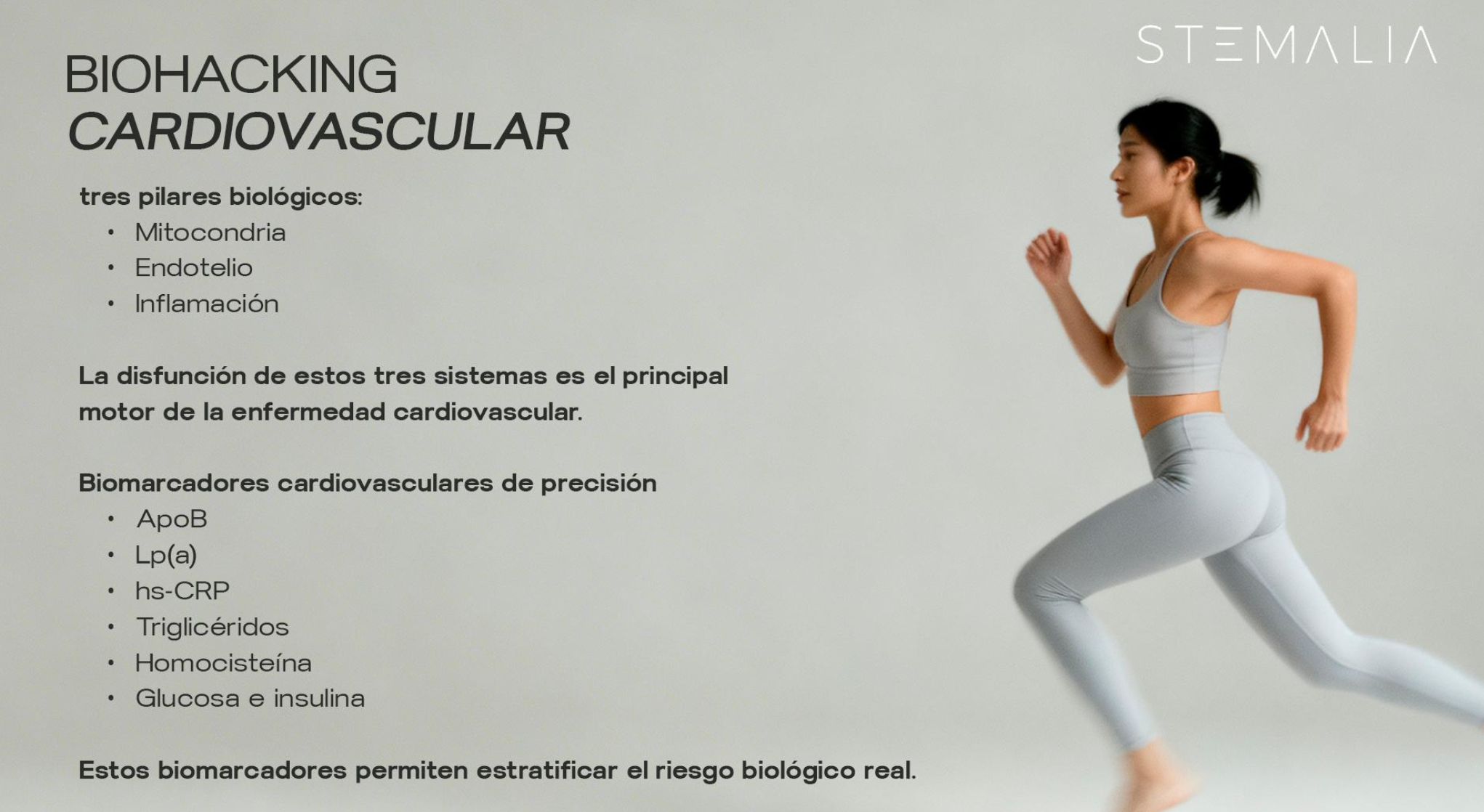 Pantalla con información sobre biohacking cardiovascular, tres pilares biológicos, diagnóstico de enfermedad cardiovascular y biomarcadores, con una mujer corriendo de perfil, vestida con ropa deportiva